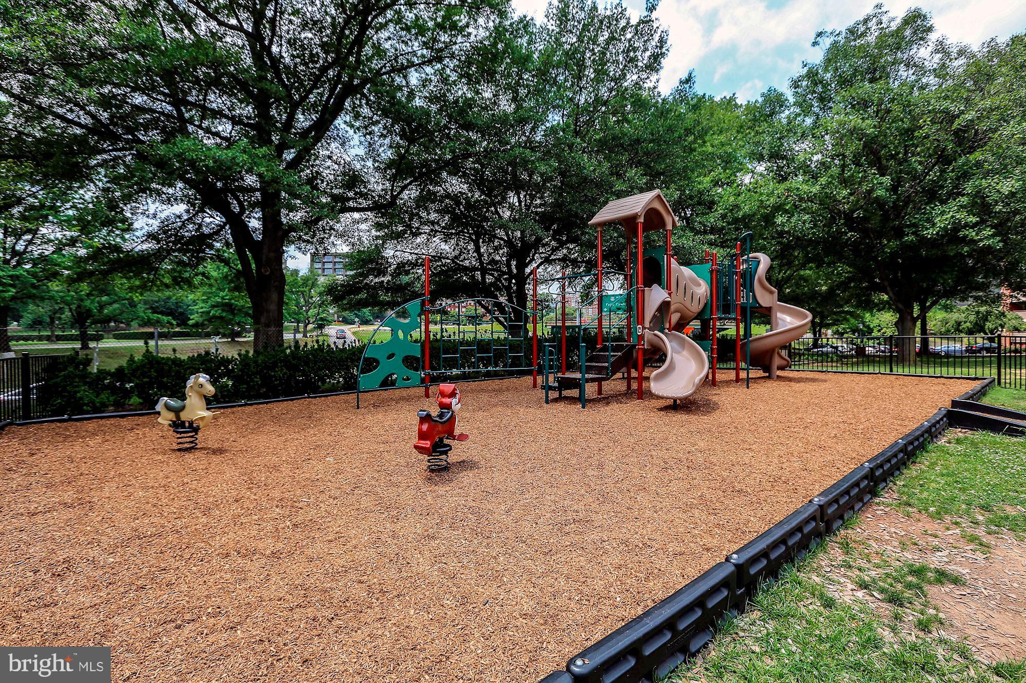 RIVER PLACE NORTH - Residential