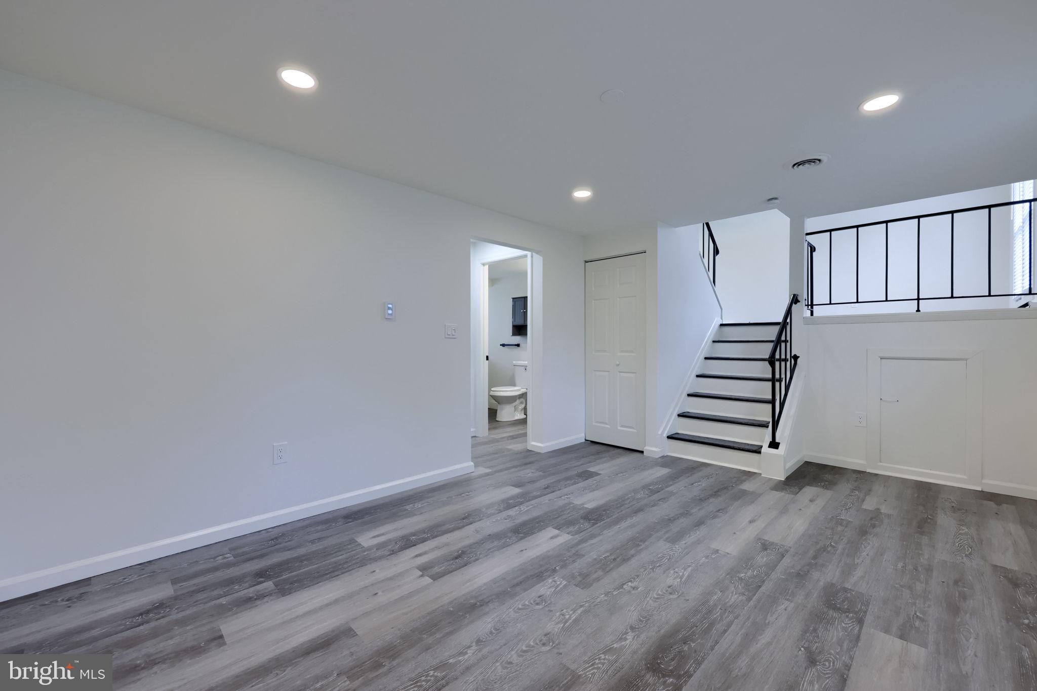 VILLAGE PARK - Residential