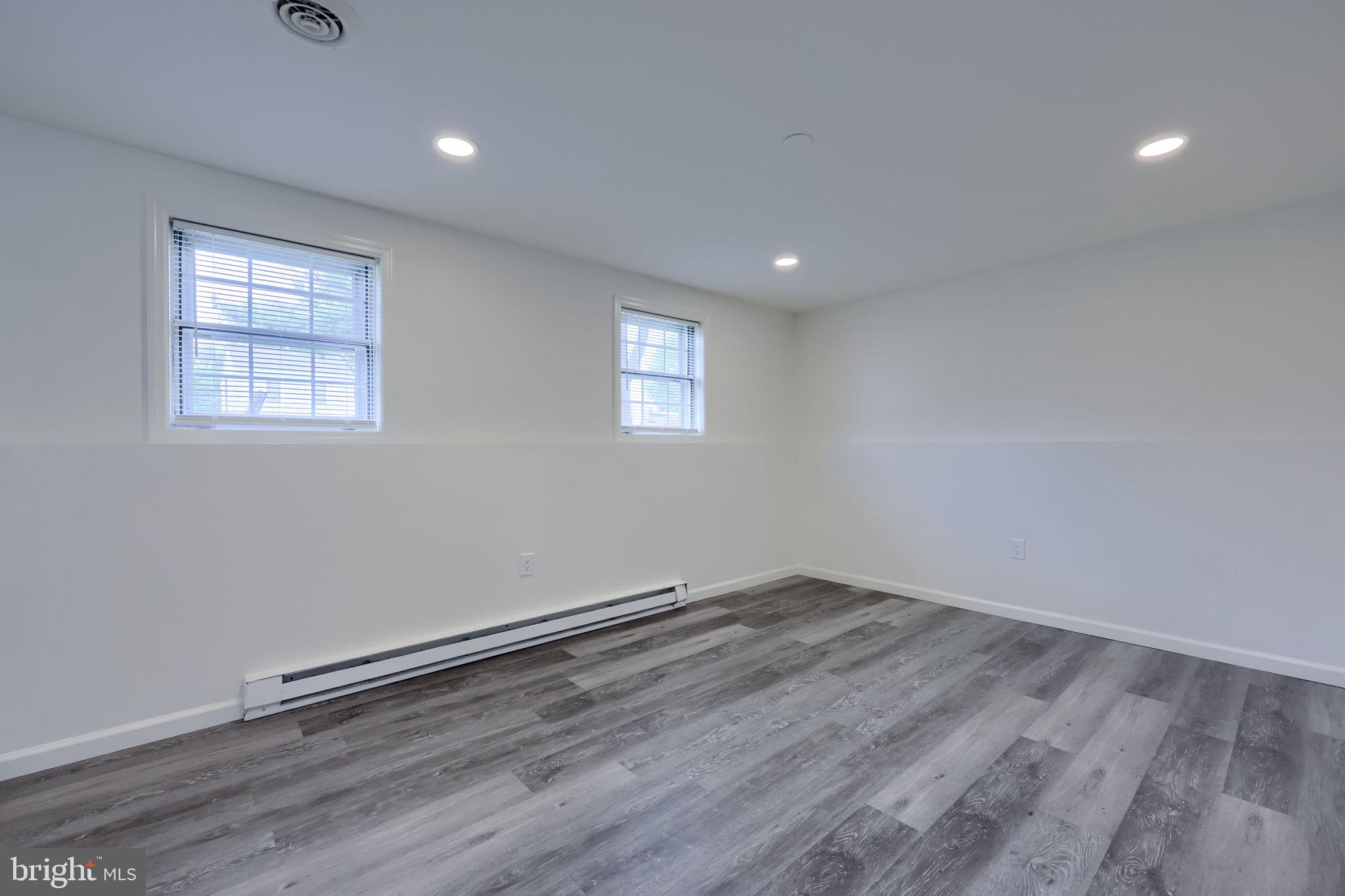 VILLAGE PARK - Residential