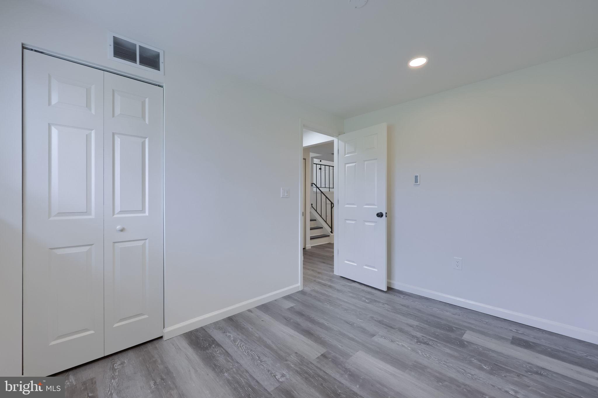 VILLAGE PARK - Residential