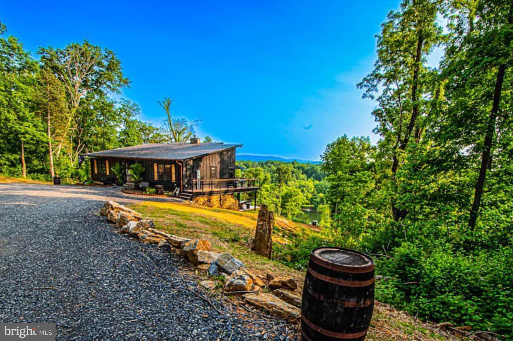 137 PINEVIEW DRIVE