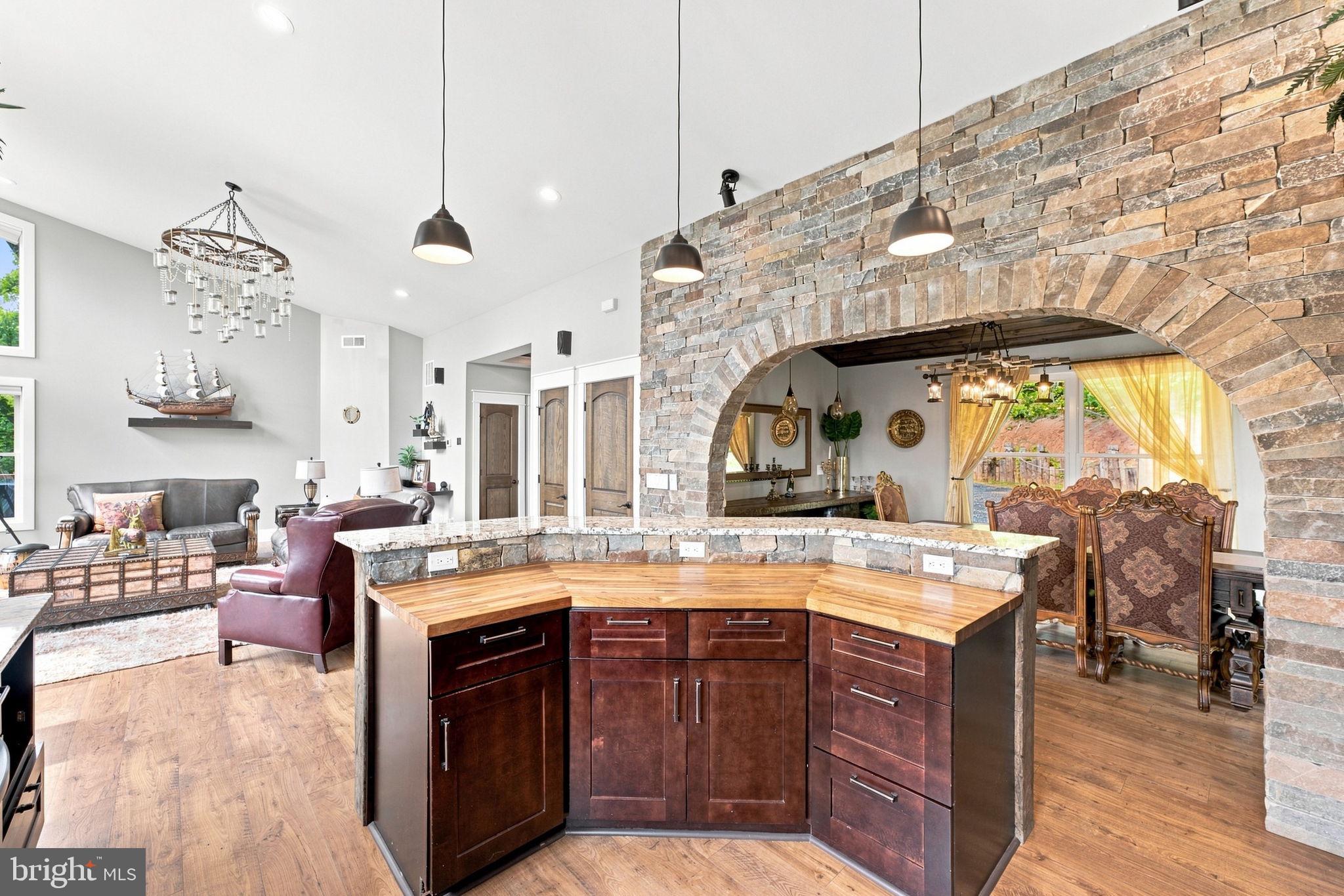 137 PINEVIEW DRIVE