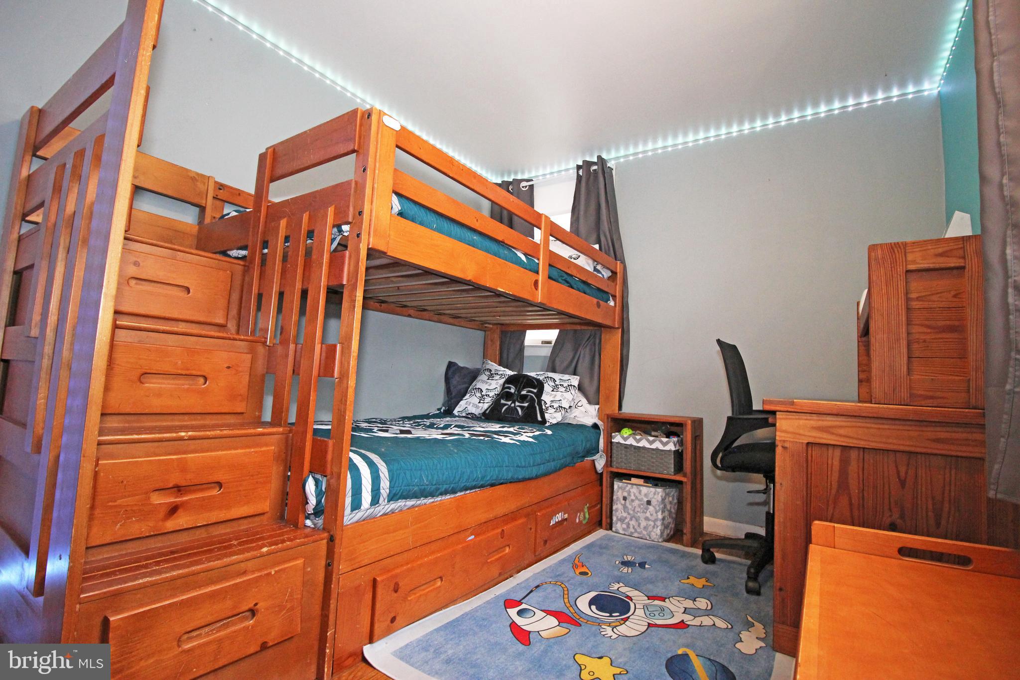 VILLAGE GREEN - Residential