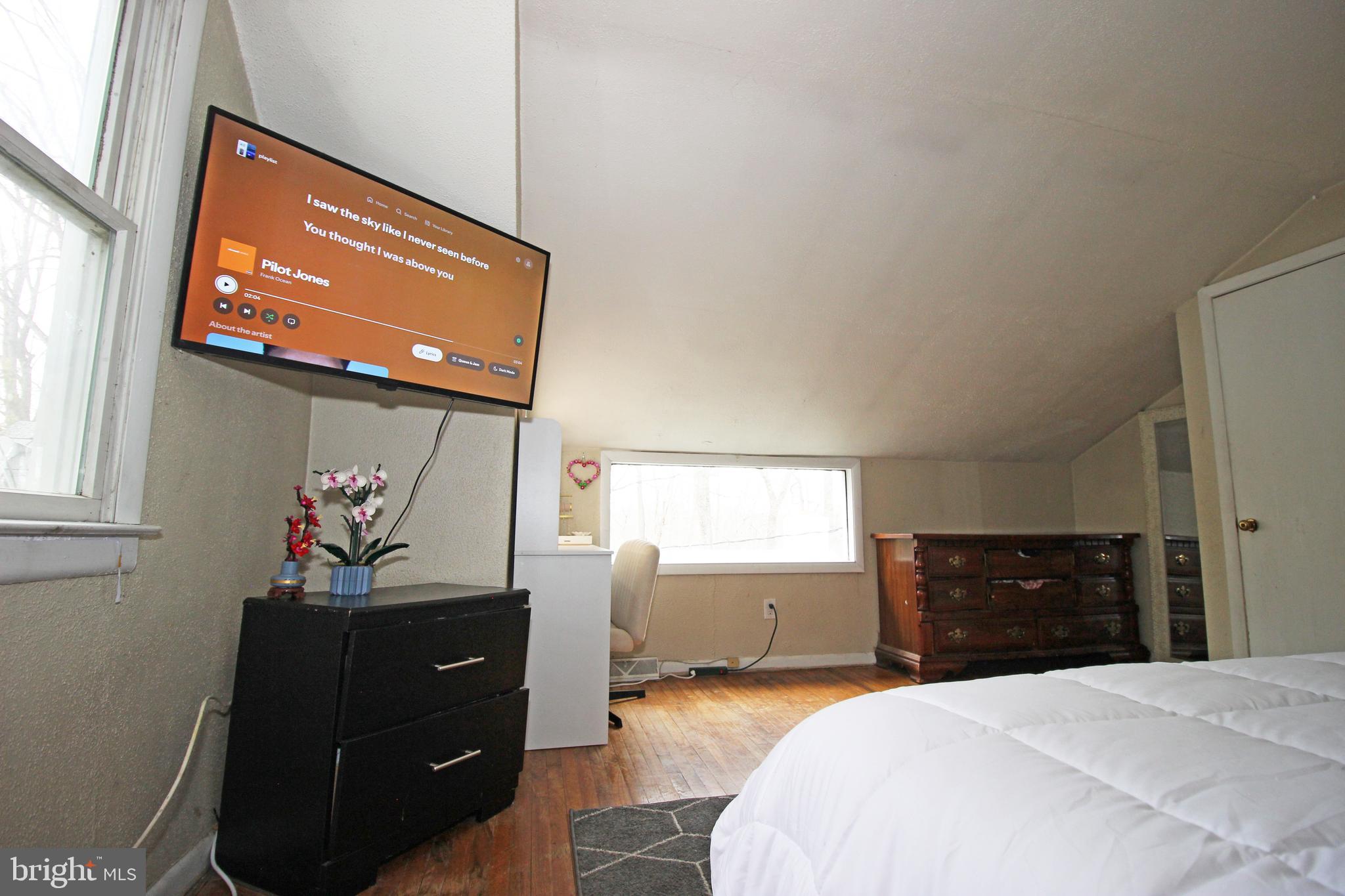 VILLAGE GREEN - Residential