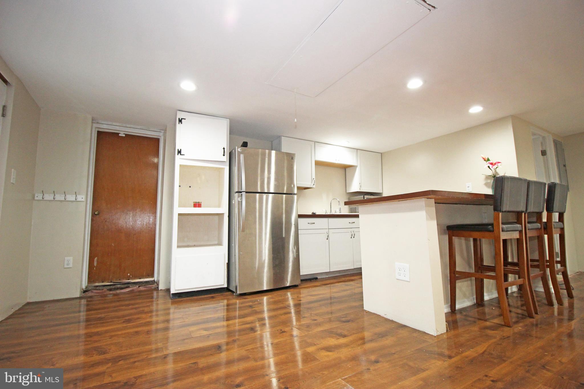 VILLAGE GREEN - Residential