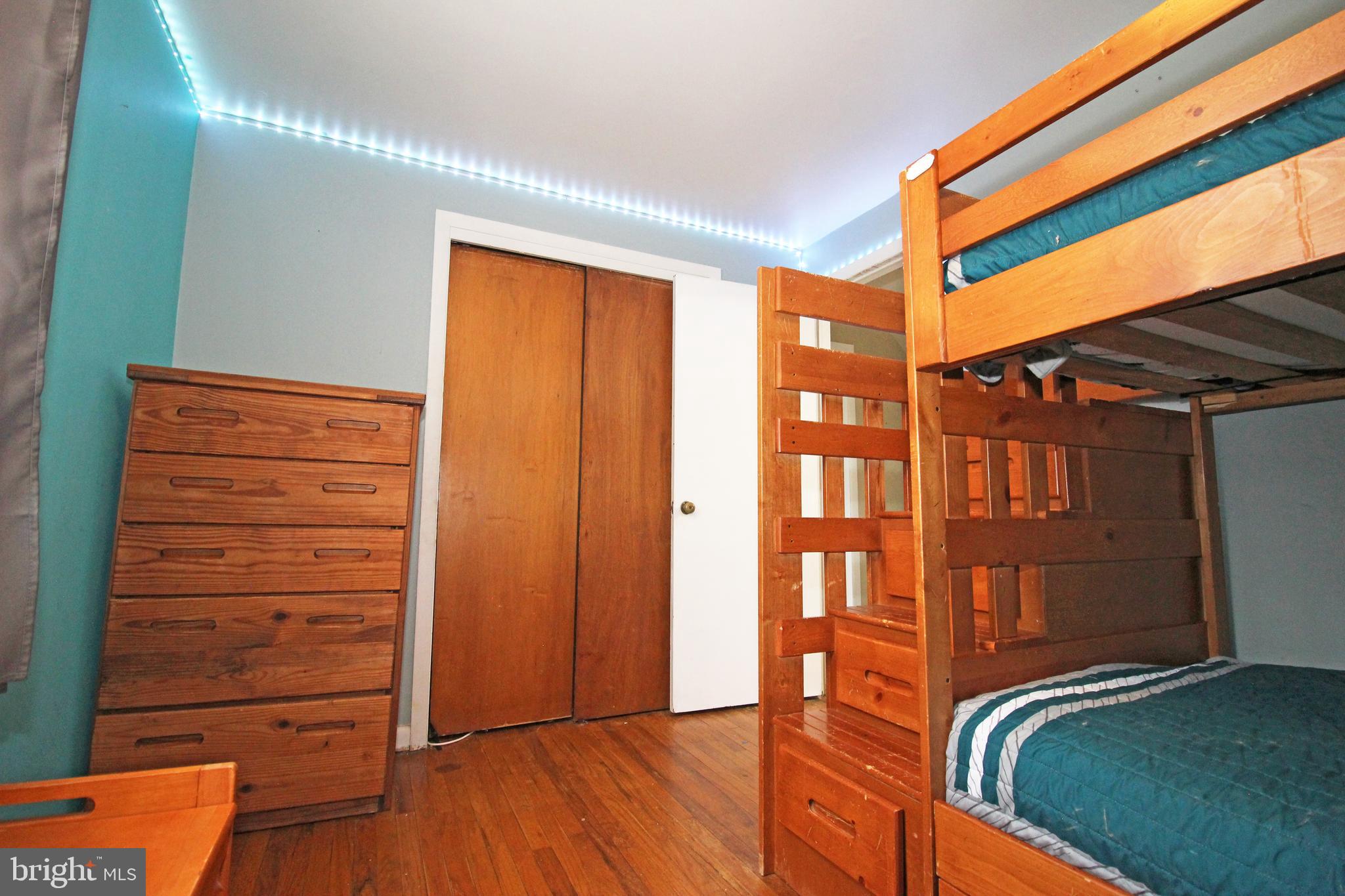 VILLAGE GREEN - Residential