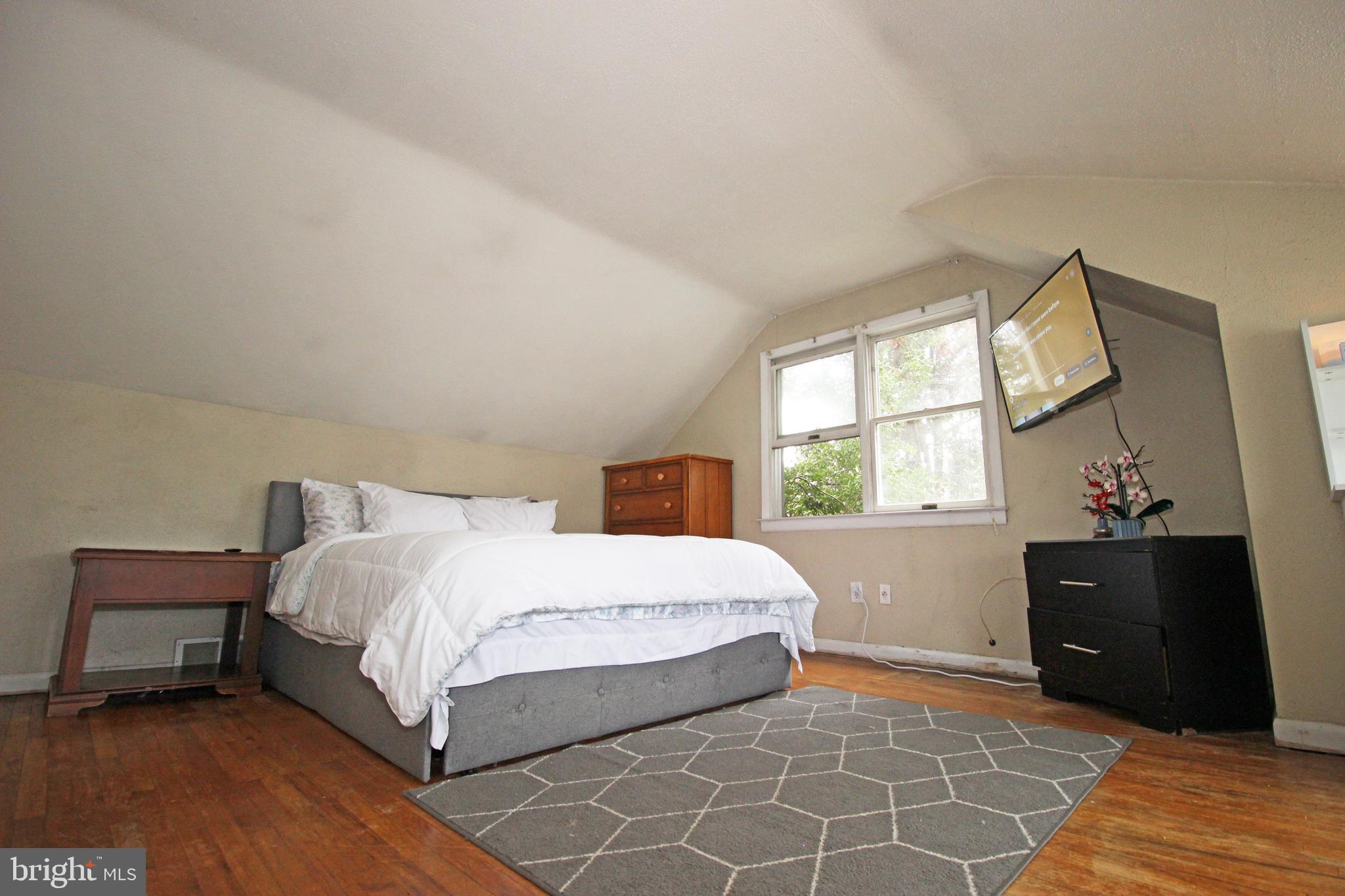 VILLAGE GREEN - Residential