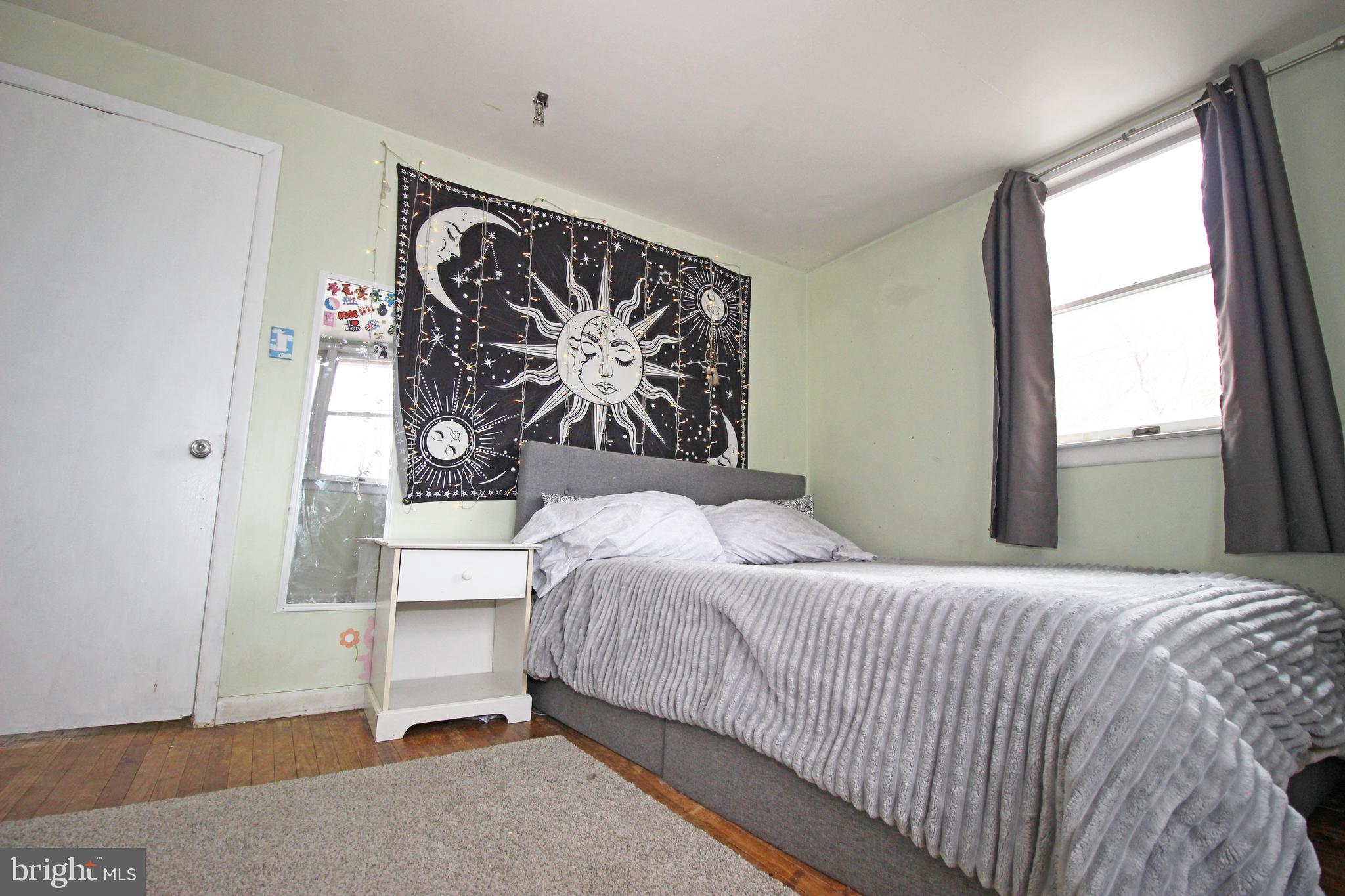 VILLAGE GREEN - Residential