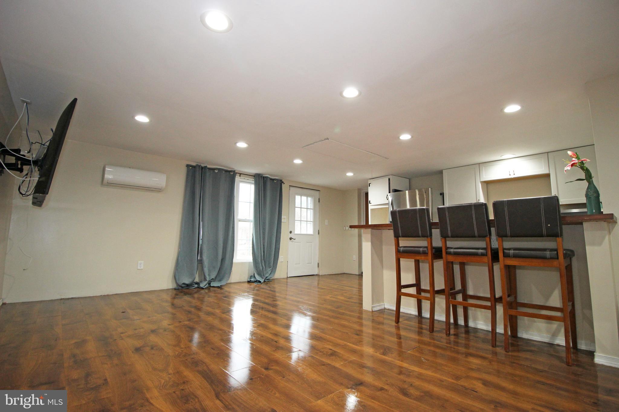 VILLAGE GREEN - Residential