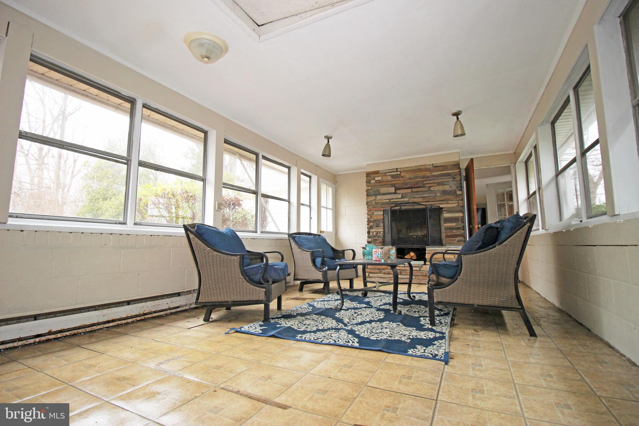 VILLAGE GREEN - Residential