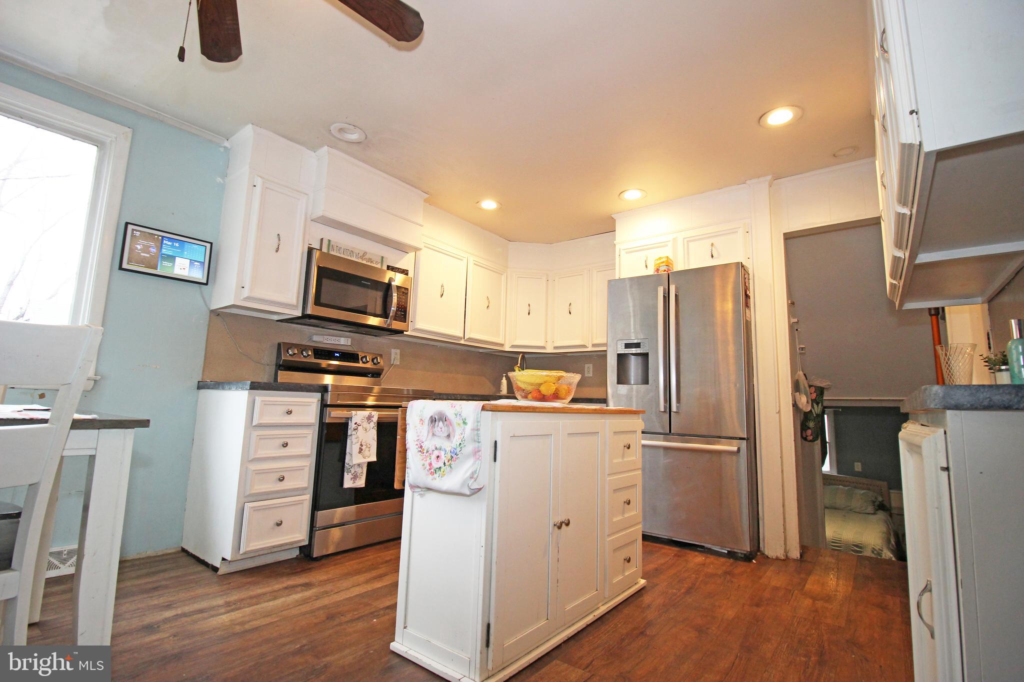 VILLAGE GREEN - Residential