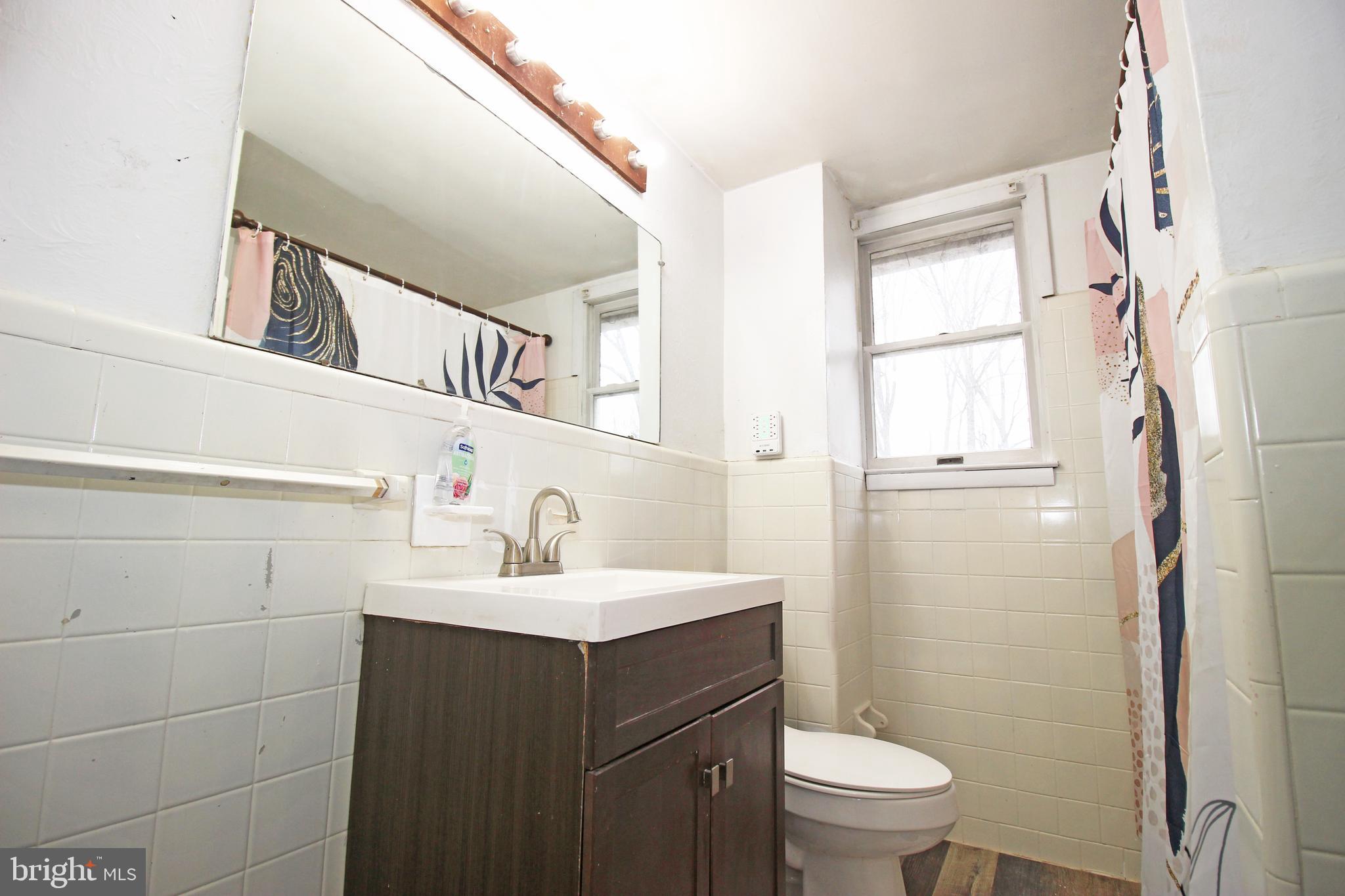 VILLAGE GREEN - Residential