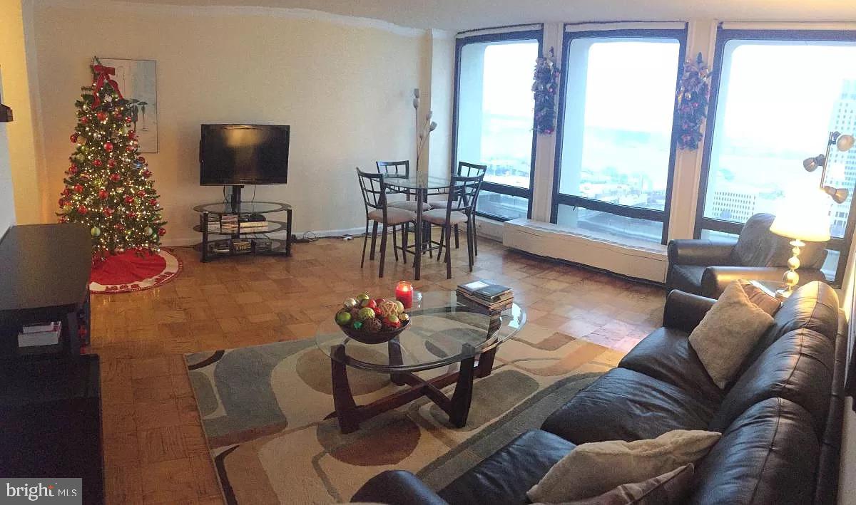 SOCIETY HILL - Residential Lease