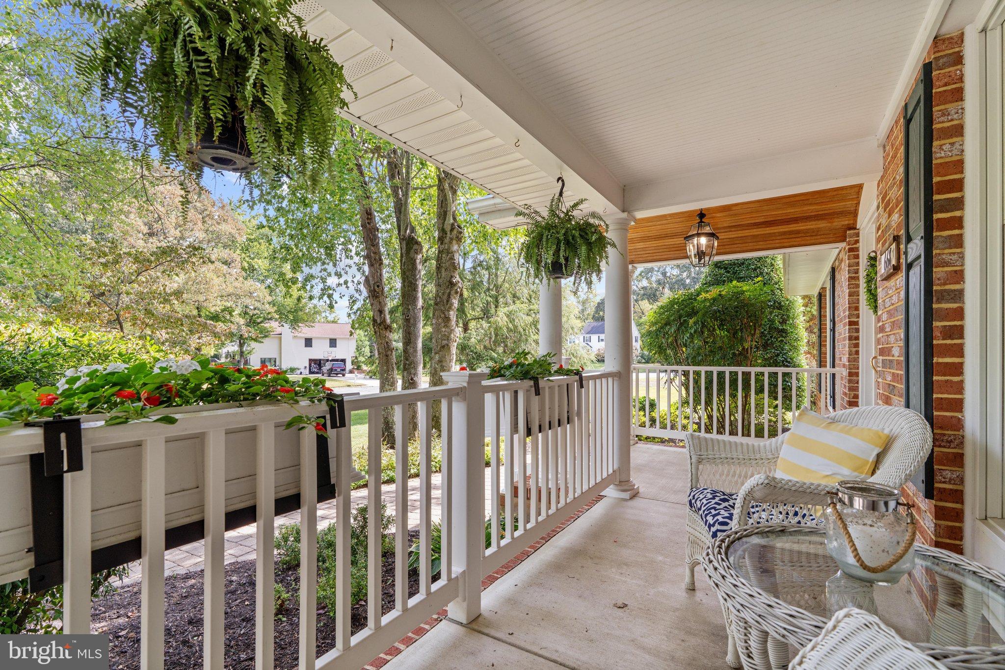 668 WHITE SWAN DRIVE