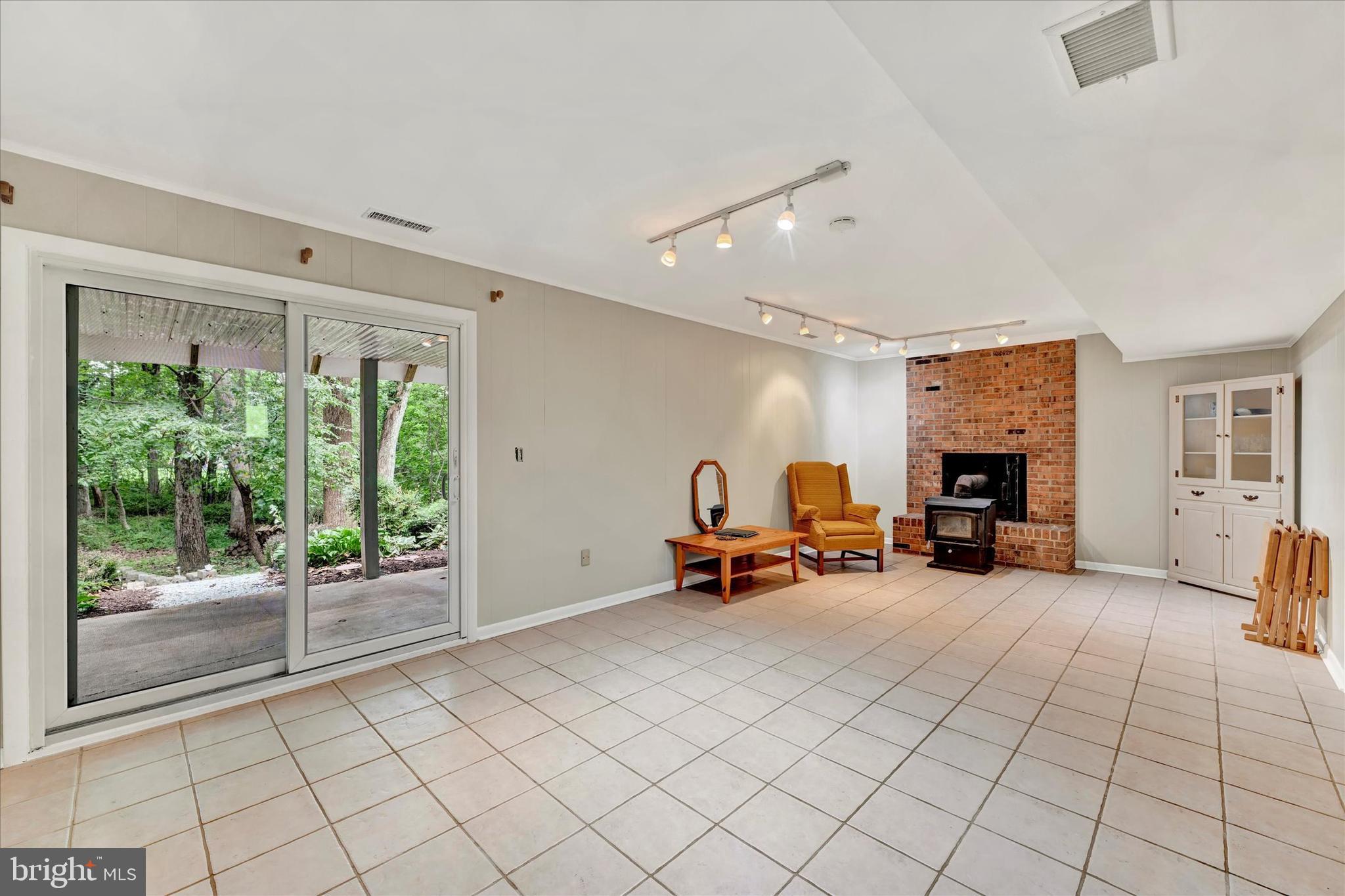 SUNNY ACRES - Residential