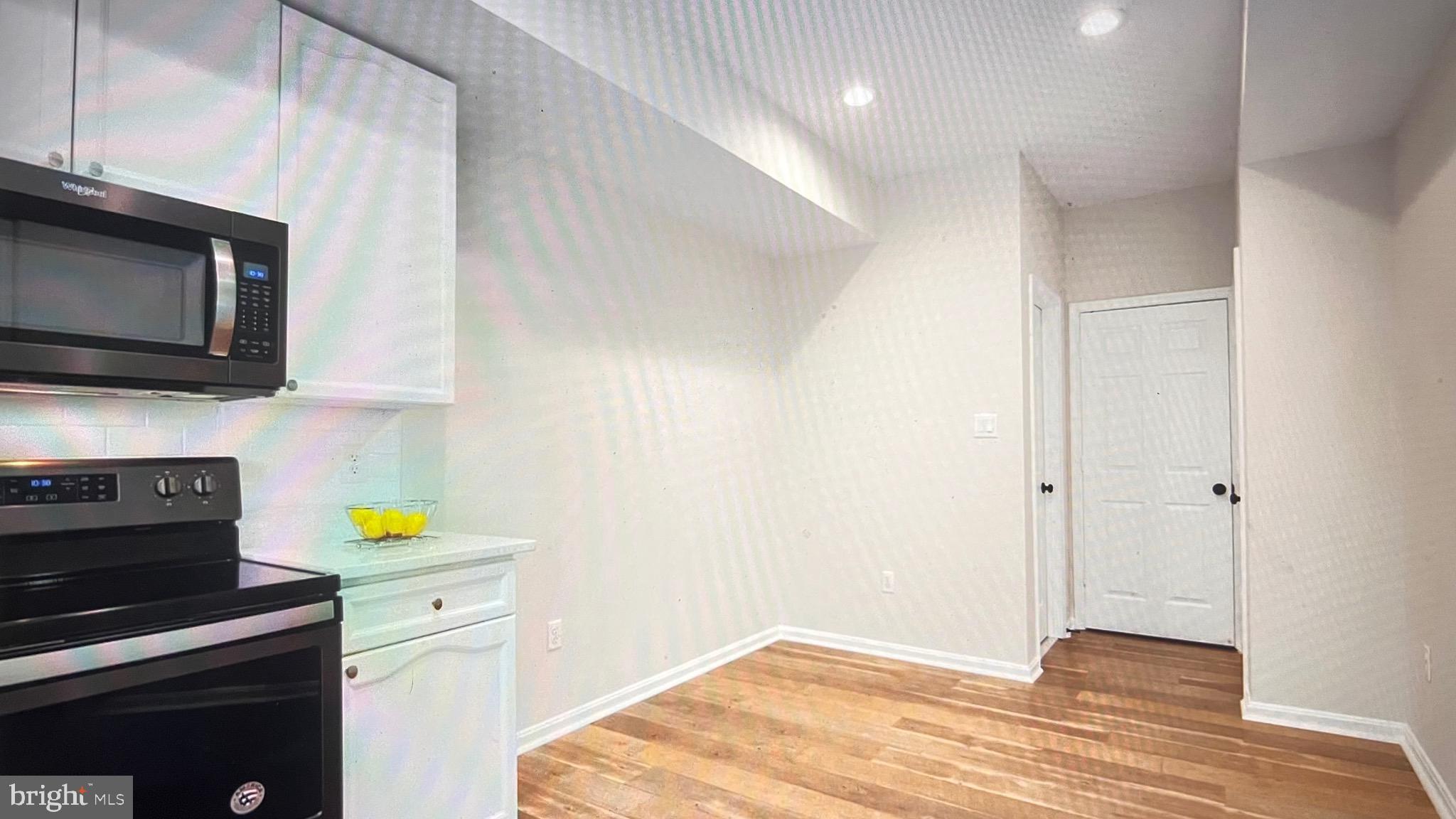 GLEN OAKS CONDOMINIUM - Residential Lease