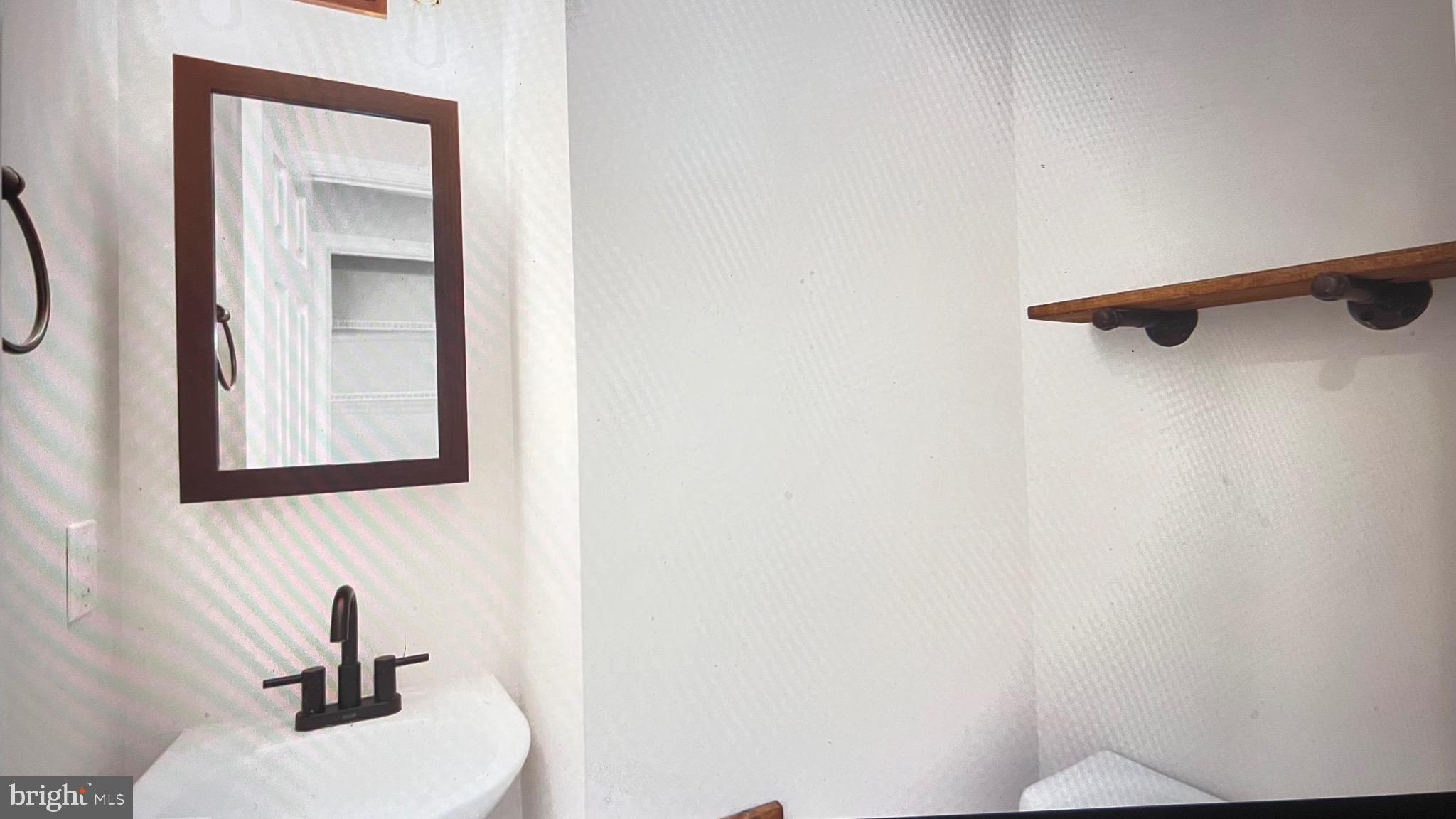 GLEN OAKS CONDOMINIUM - Residential Lease