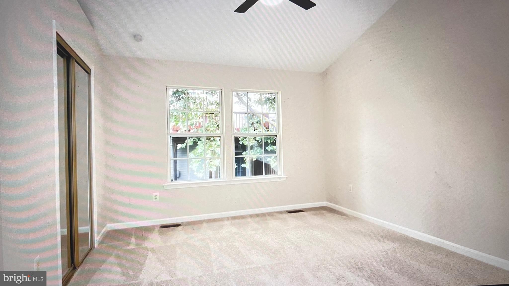 GLEN OAKS CONDOMINIUM - Residential Lease