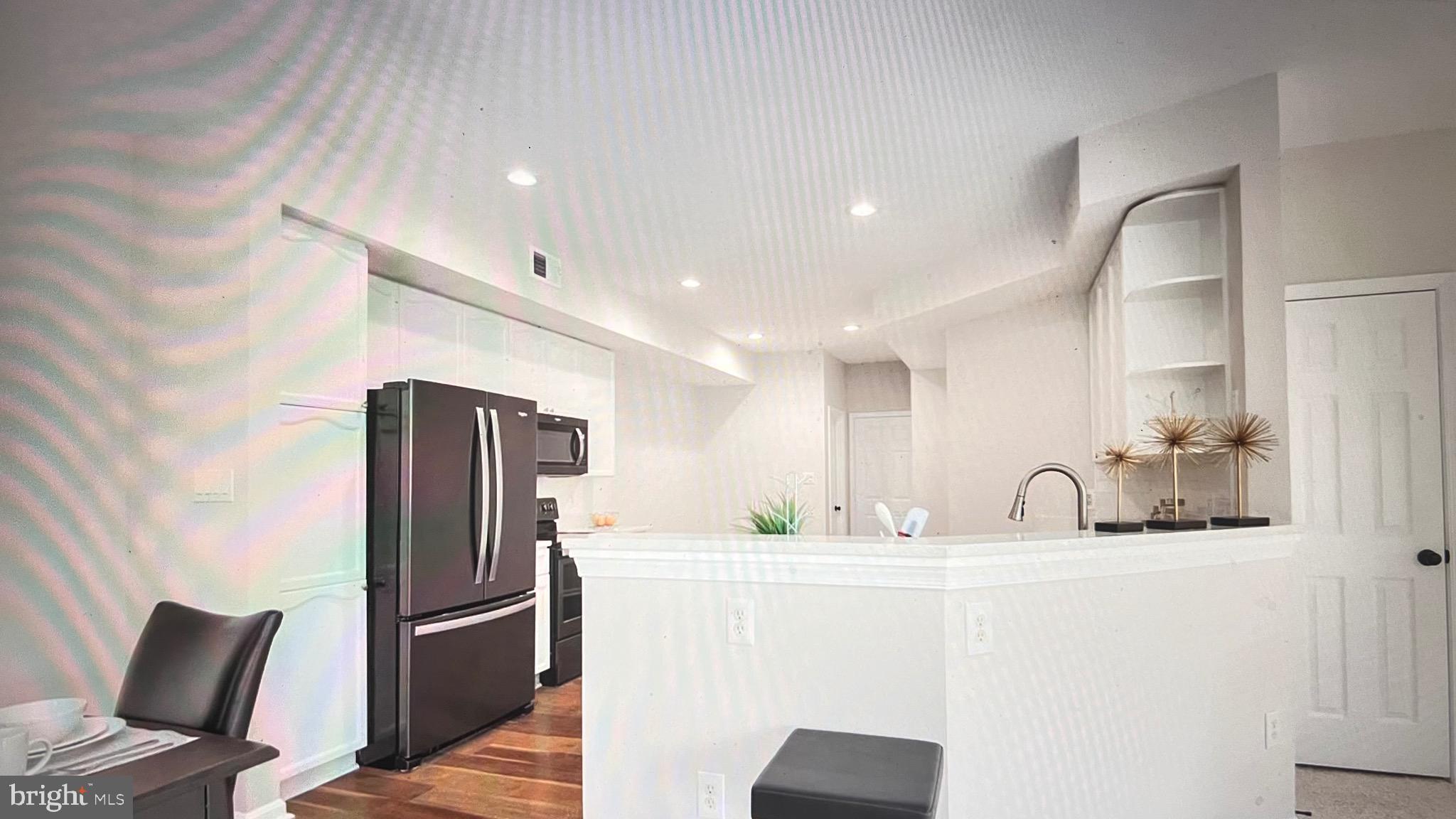 GLEN OAKS CONDOMINIUM - Residential Lease