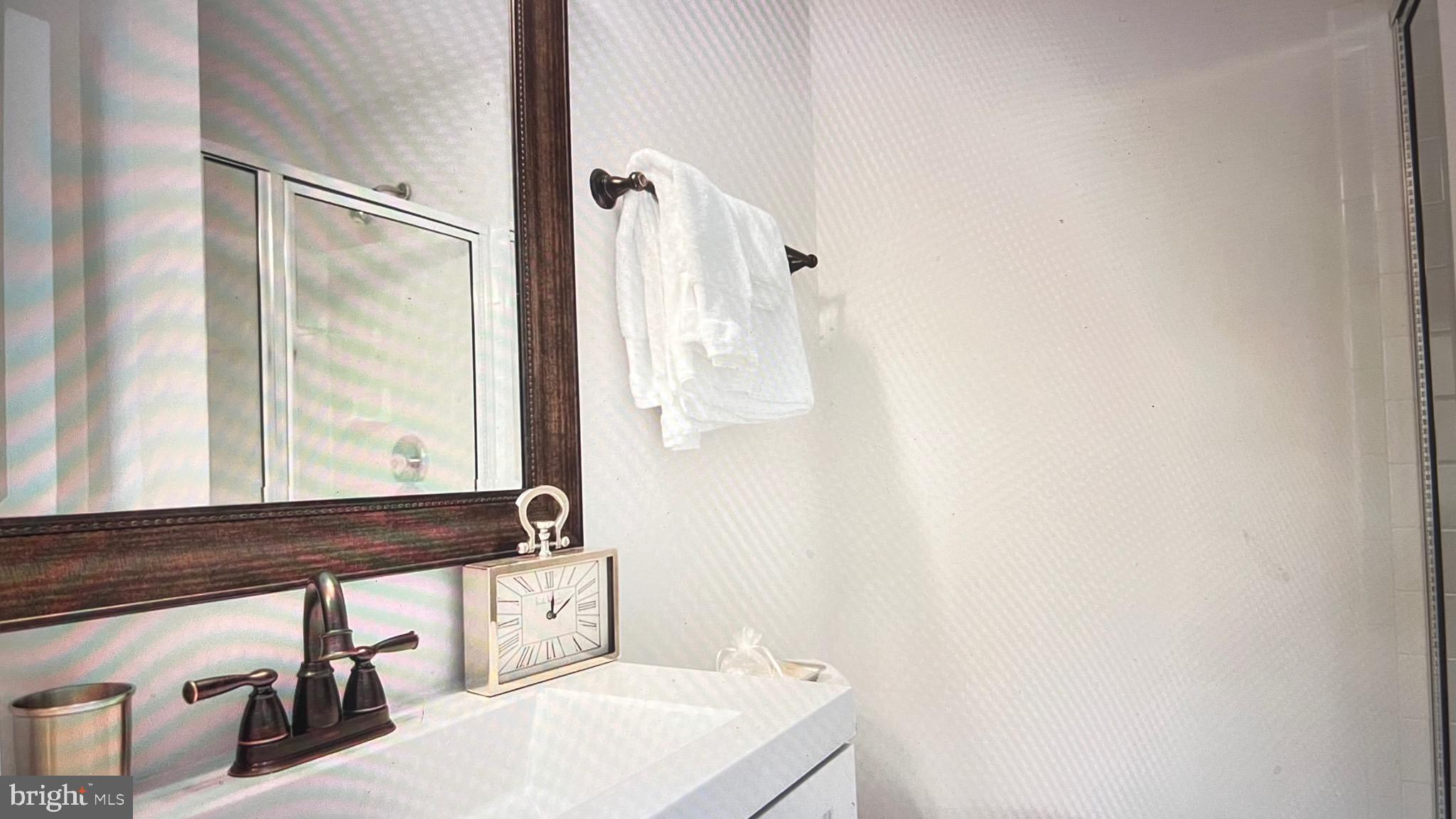 GLEN OAKS CONDOMINIUM - Residential Lease