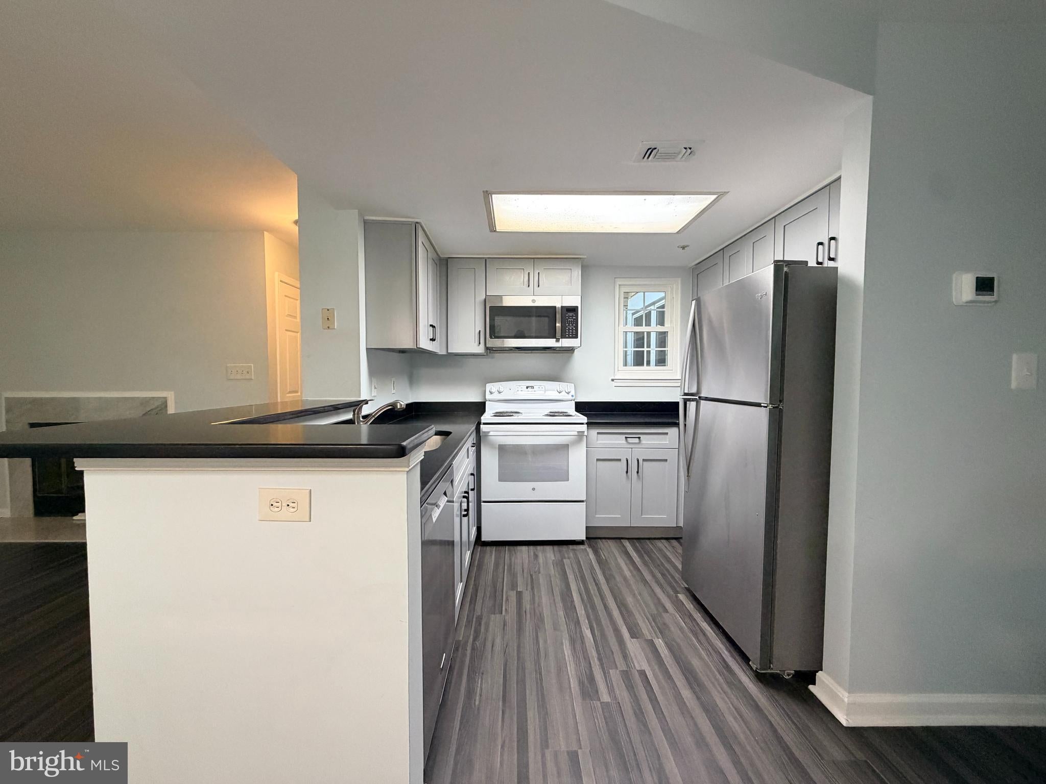 931 HILLSIDE LAKE TERRACE 103