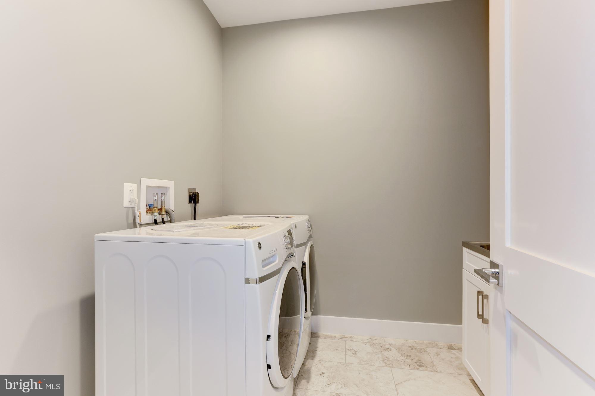 VIENNA WOODS - Residential