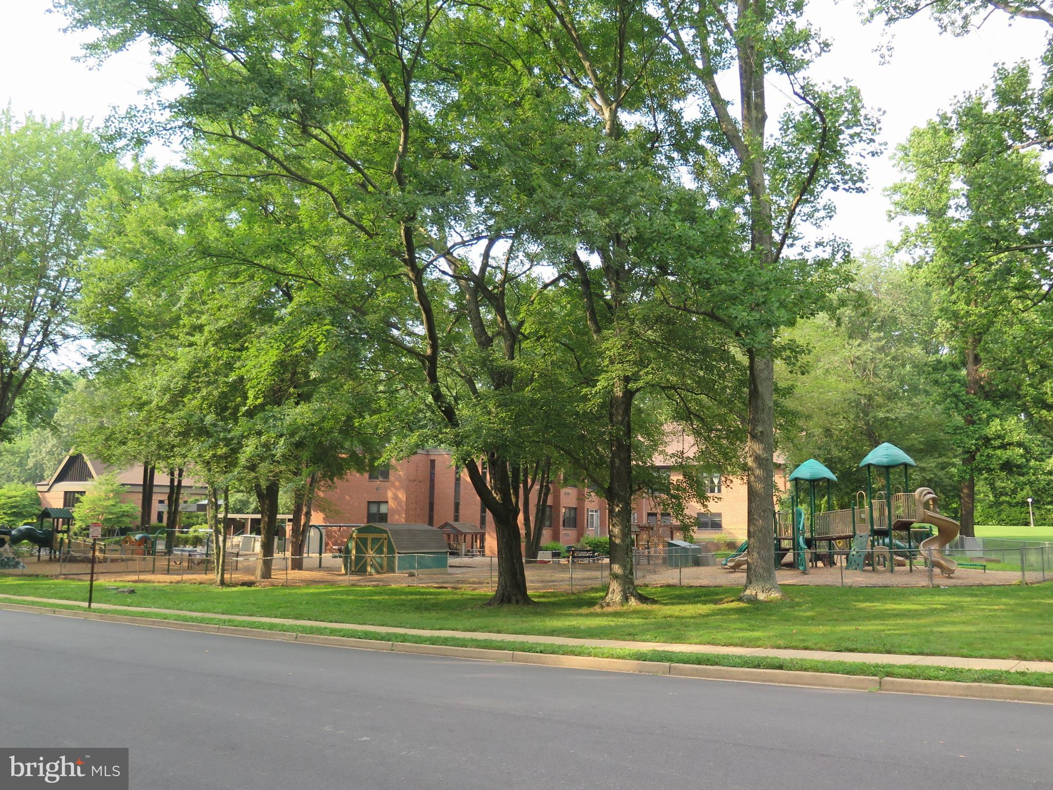 VIENNA WOODS - Residential