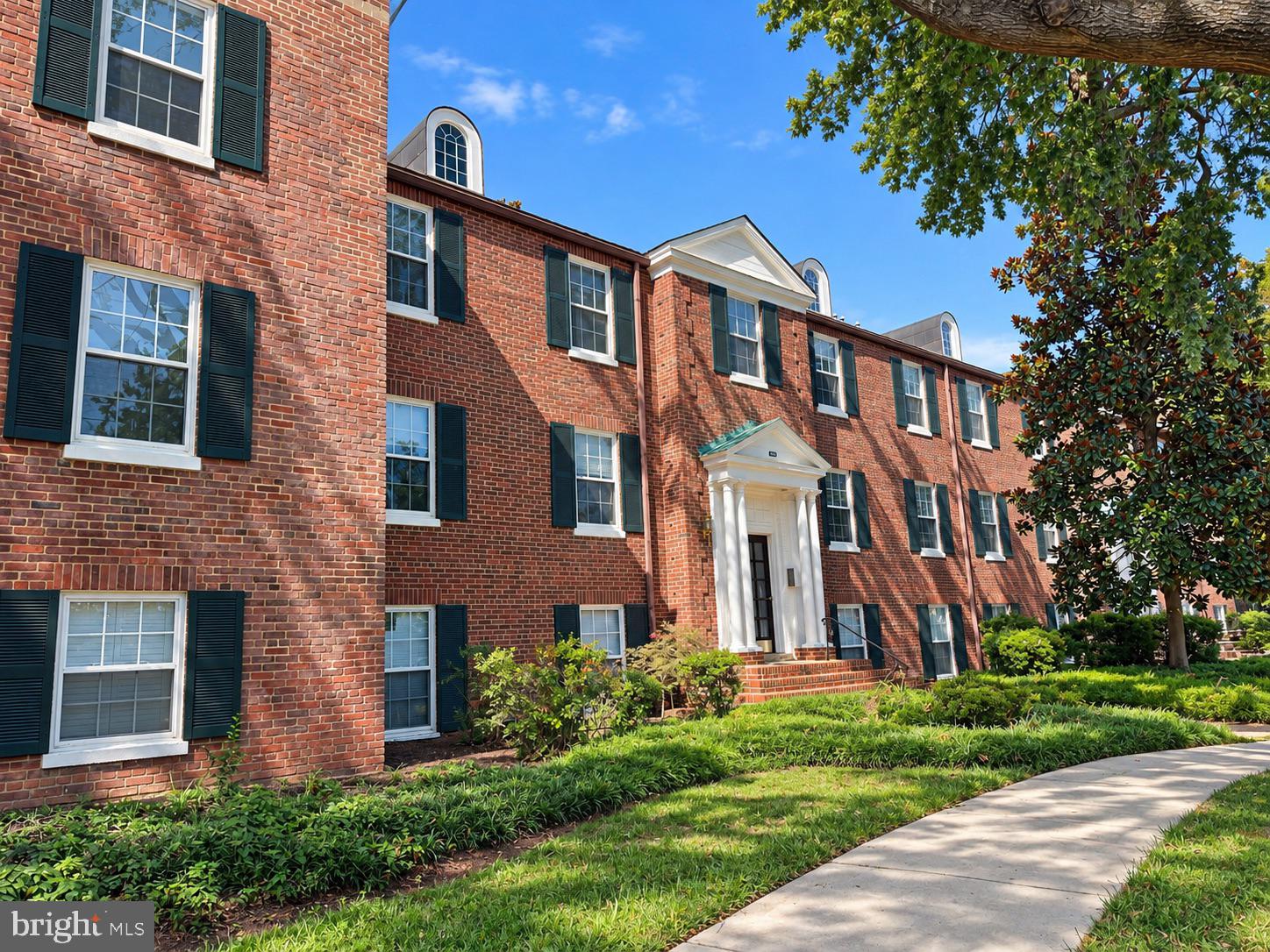 400 COMMONWEALTH AVENUE 203