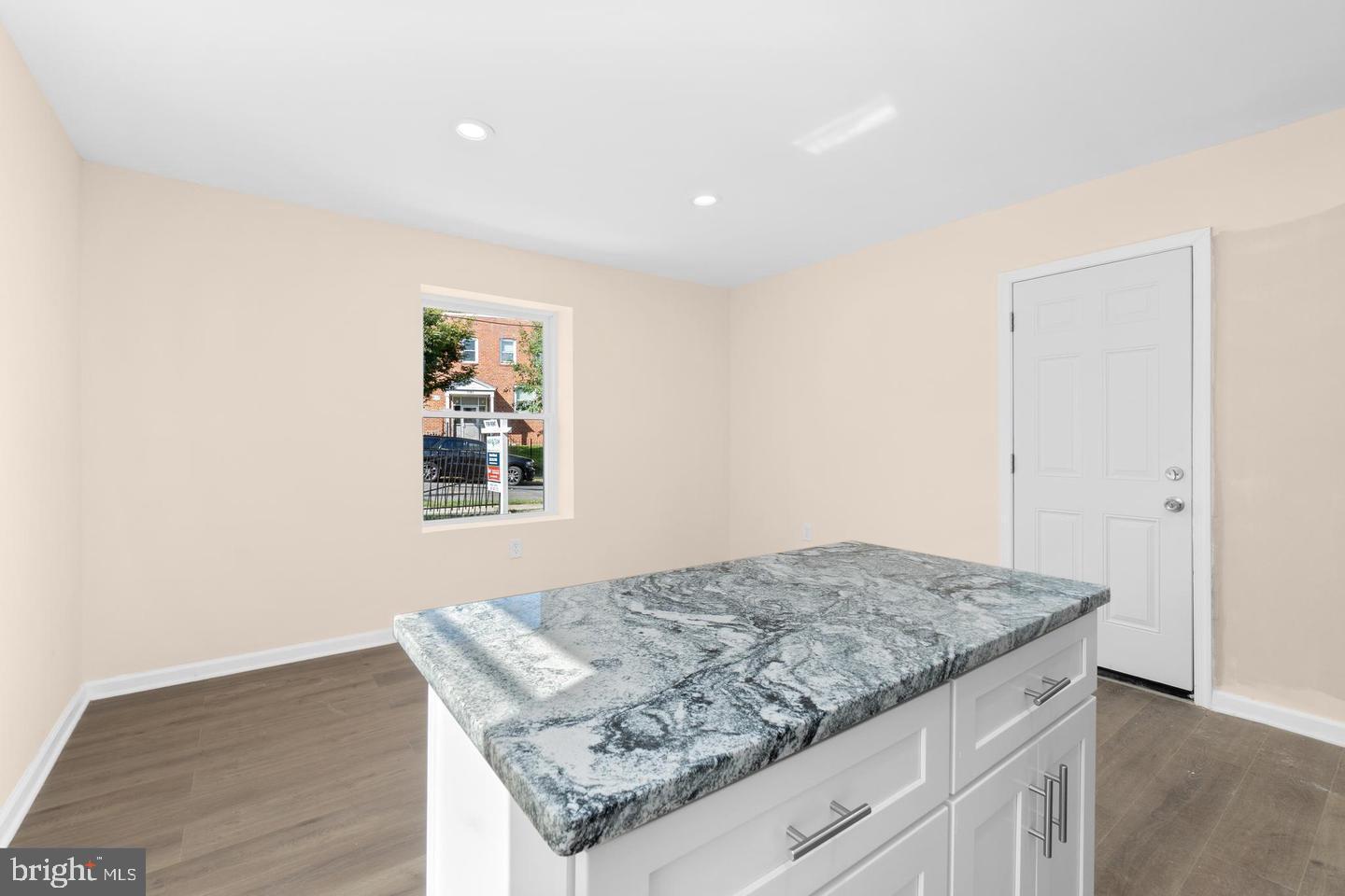 3158 BUENA VISTA TERRACE SE 1