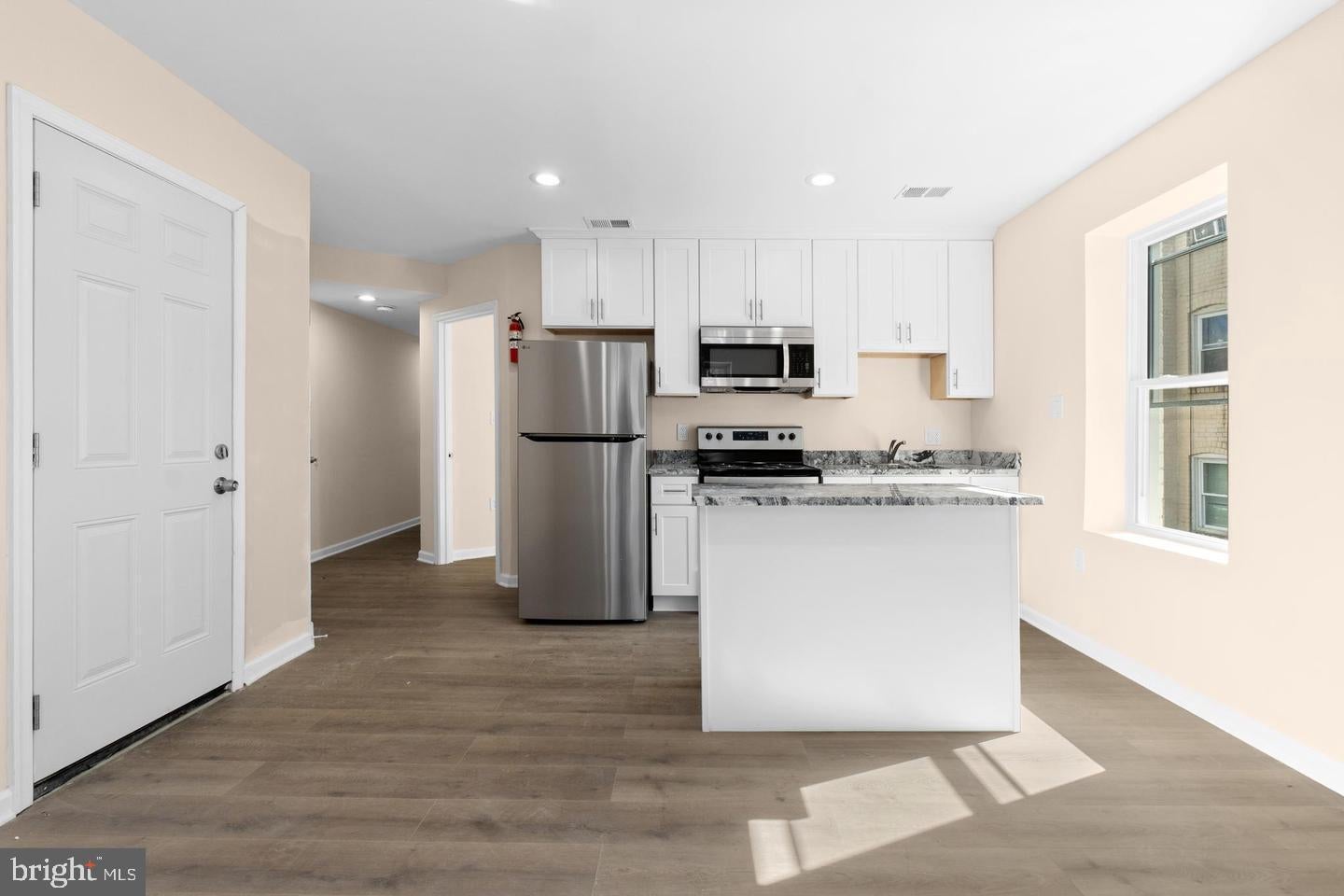 3158 BUENA VISTA TERRACE SE 1