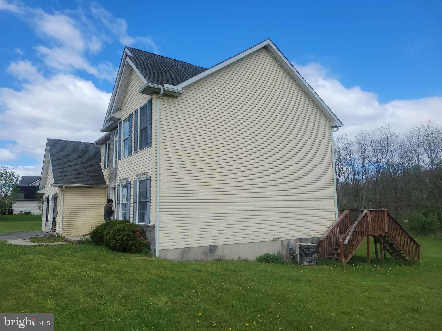 201 STEVEN DRIVE