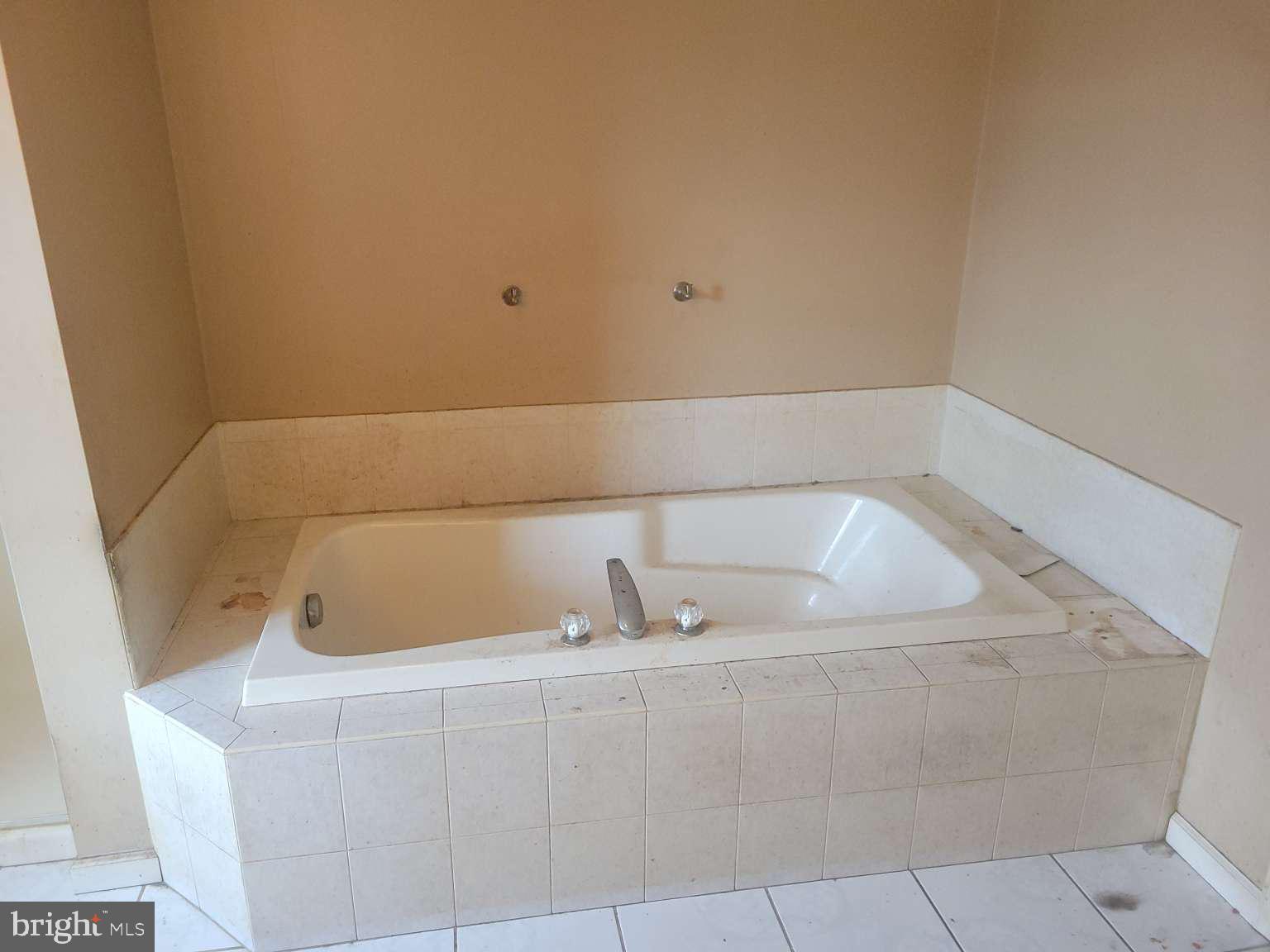 WINDSOR MANOR - Residential