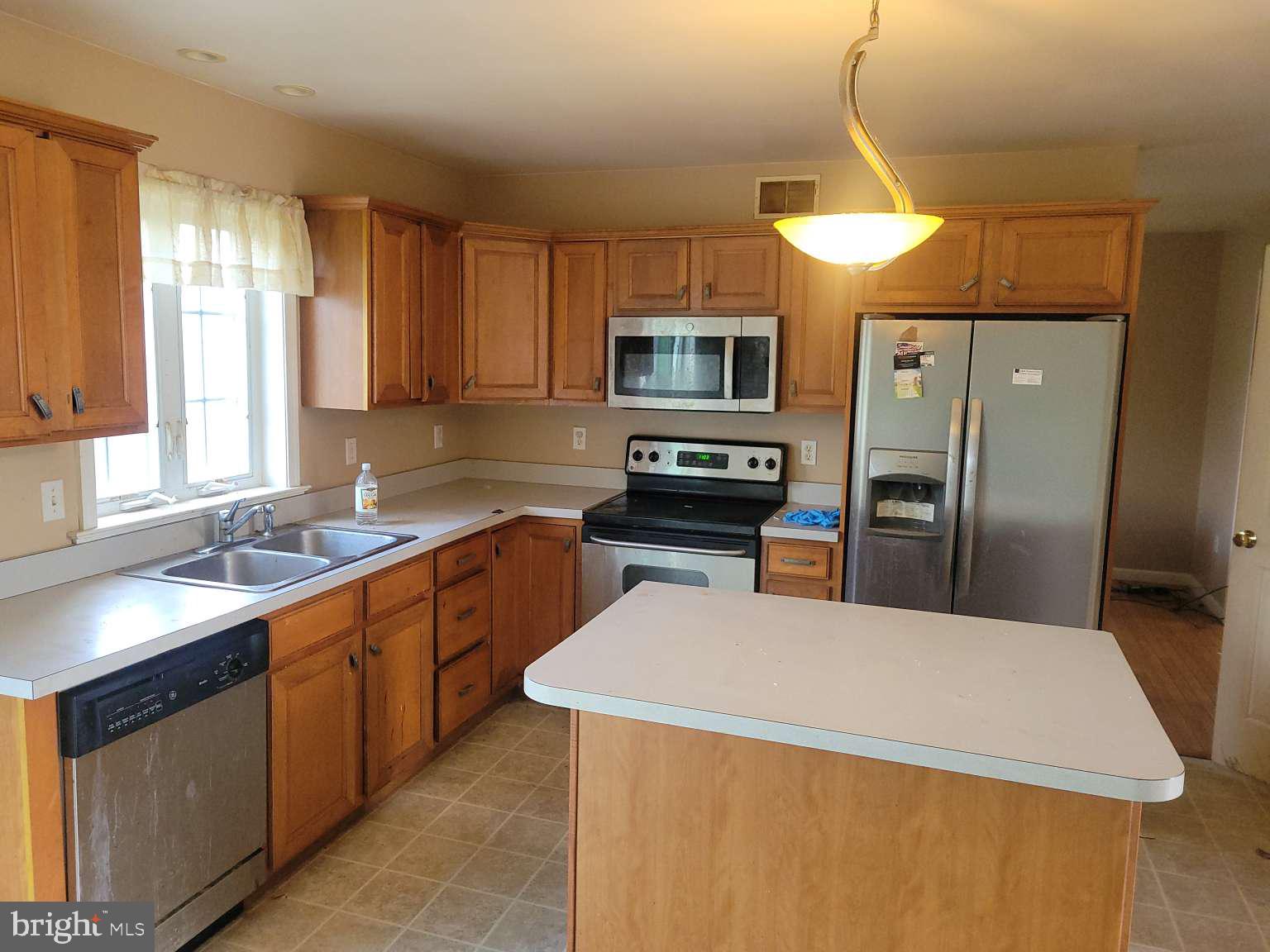 WINDSOR MANOR - Residential