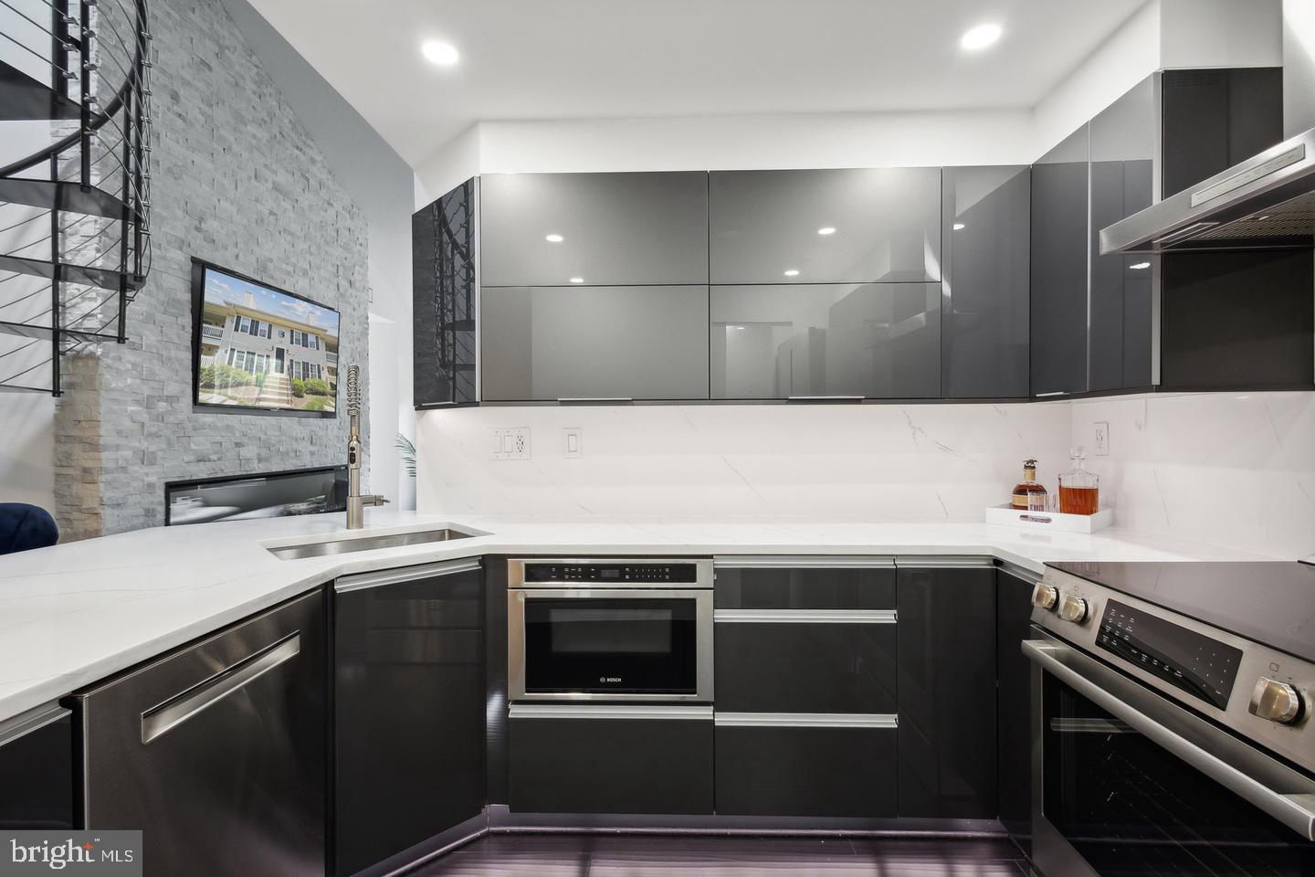 TREVOR HOUSE - Residential Lease