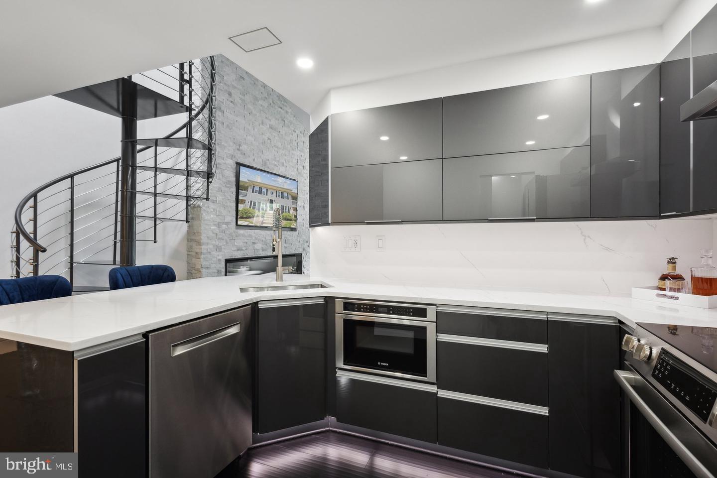 TREVOR HOUSE - Residential Lease