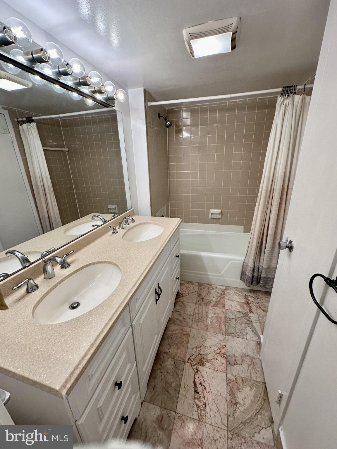 THE FORUM - Residential Lease