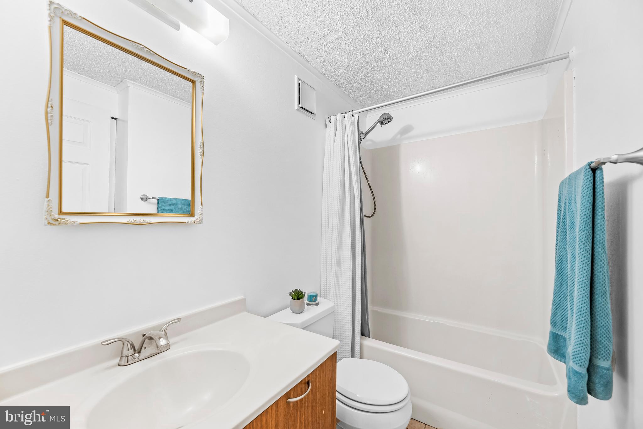 AVALON SHORES - Residential