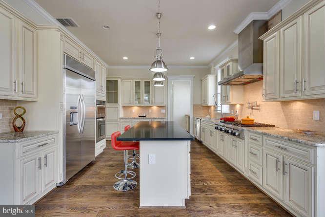 BROYHILLS MCLEAN ESTATES - Residential