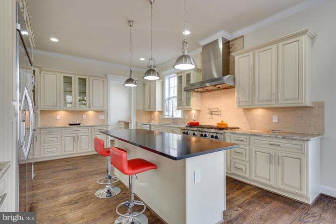 BROYHILLS MCLEAN ESTATES - Residential