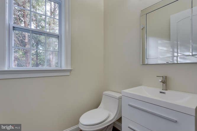 BROYHILLS MCLEAN ESTATES - Residential