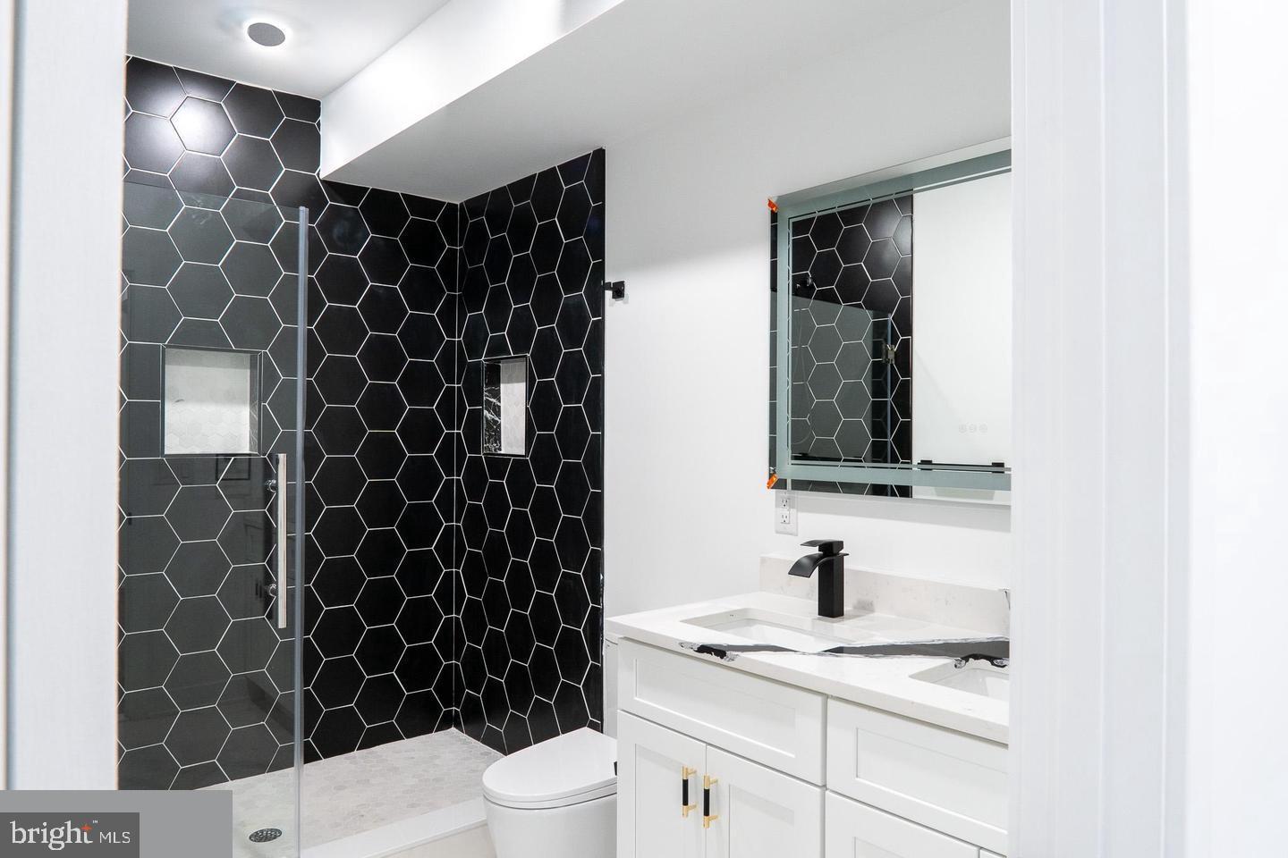 UNIVERSITY CITY - Residential Income