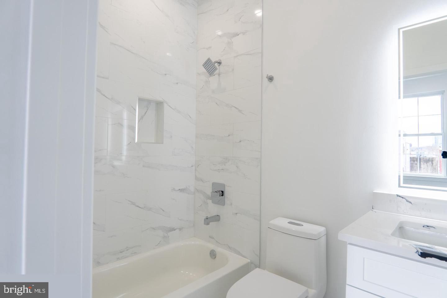 UNIVERSITY CITY - Residential Income