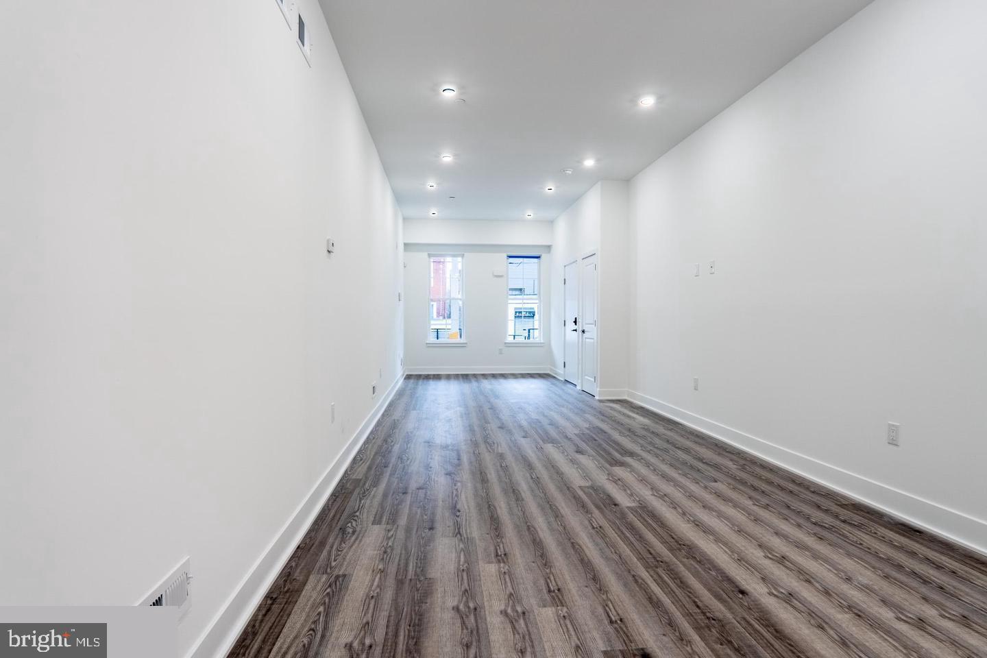 UNIVERSITY CITY - Residential Income