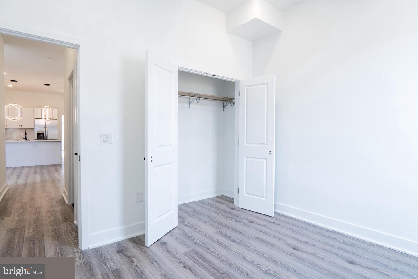 UNIVERSITY CITY - Residential Income