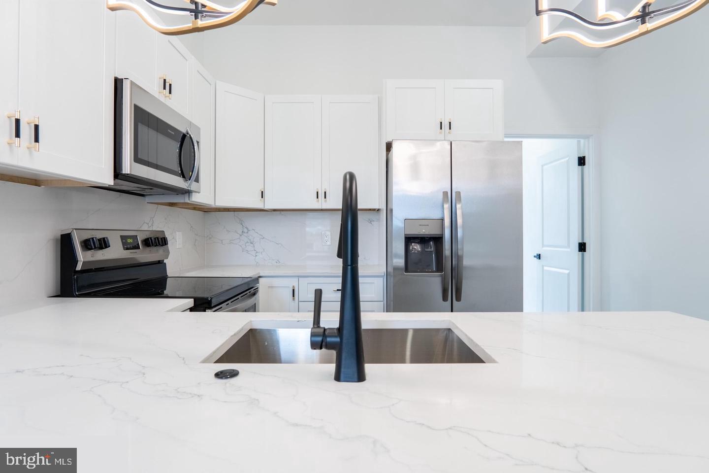 UNIVERSITY CITY - Residential Income