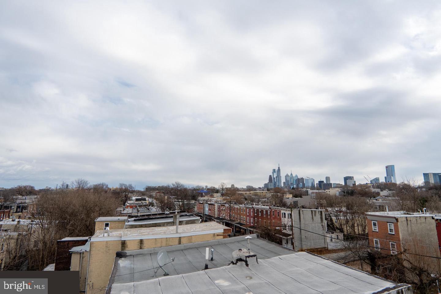 UNIVERSITY CITY - Residential Income