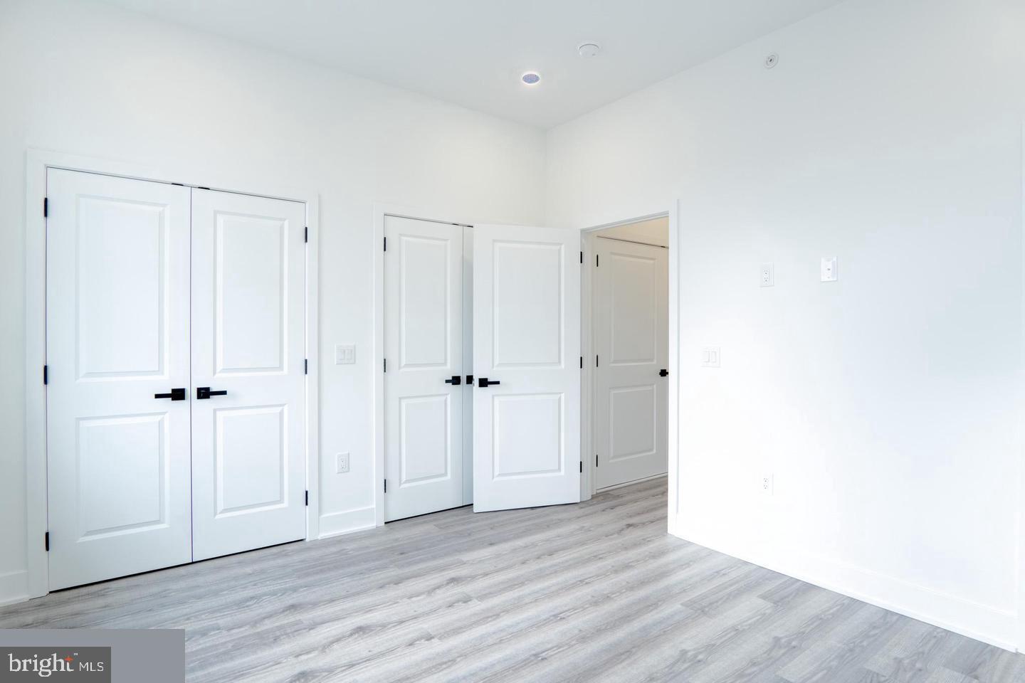 UNIVERSITY CITY - Residential Income