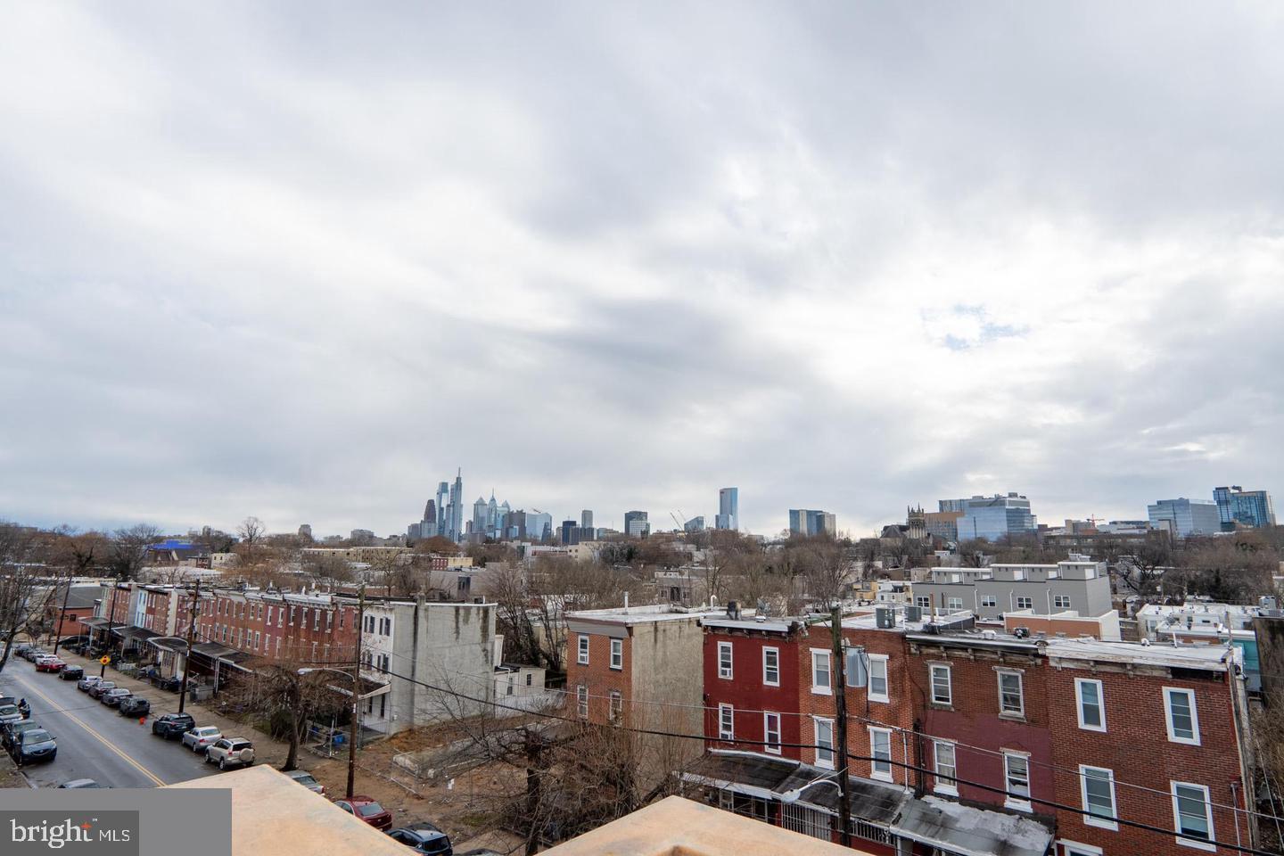 UNIVERSITY CITY - Residential Income