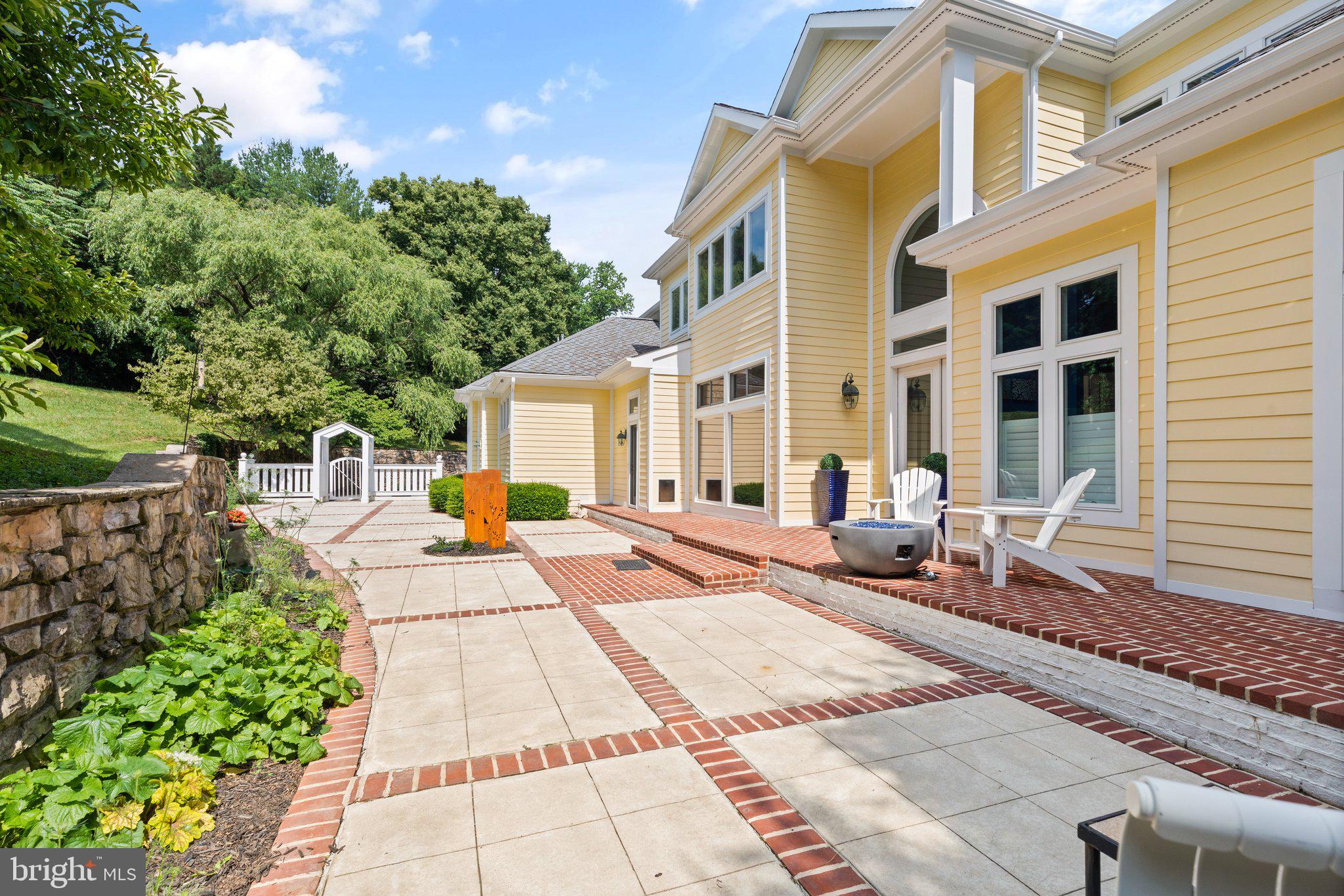 LEISURE HILL - Residential