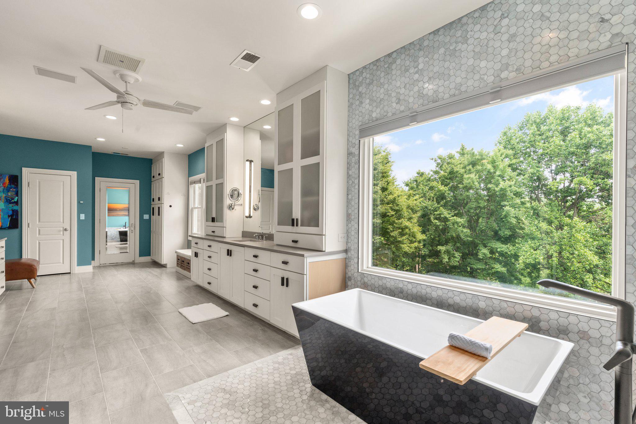 LEISURE HILL - Residential